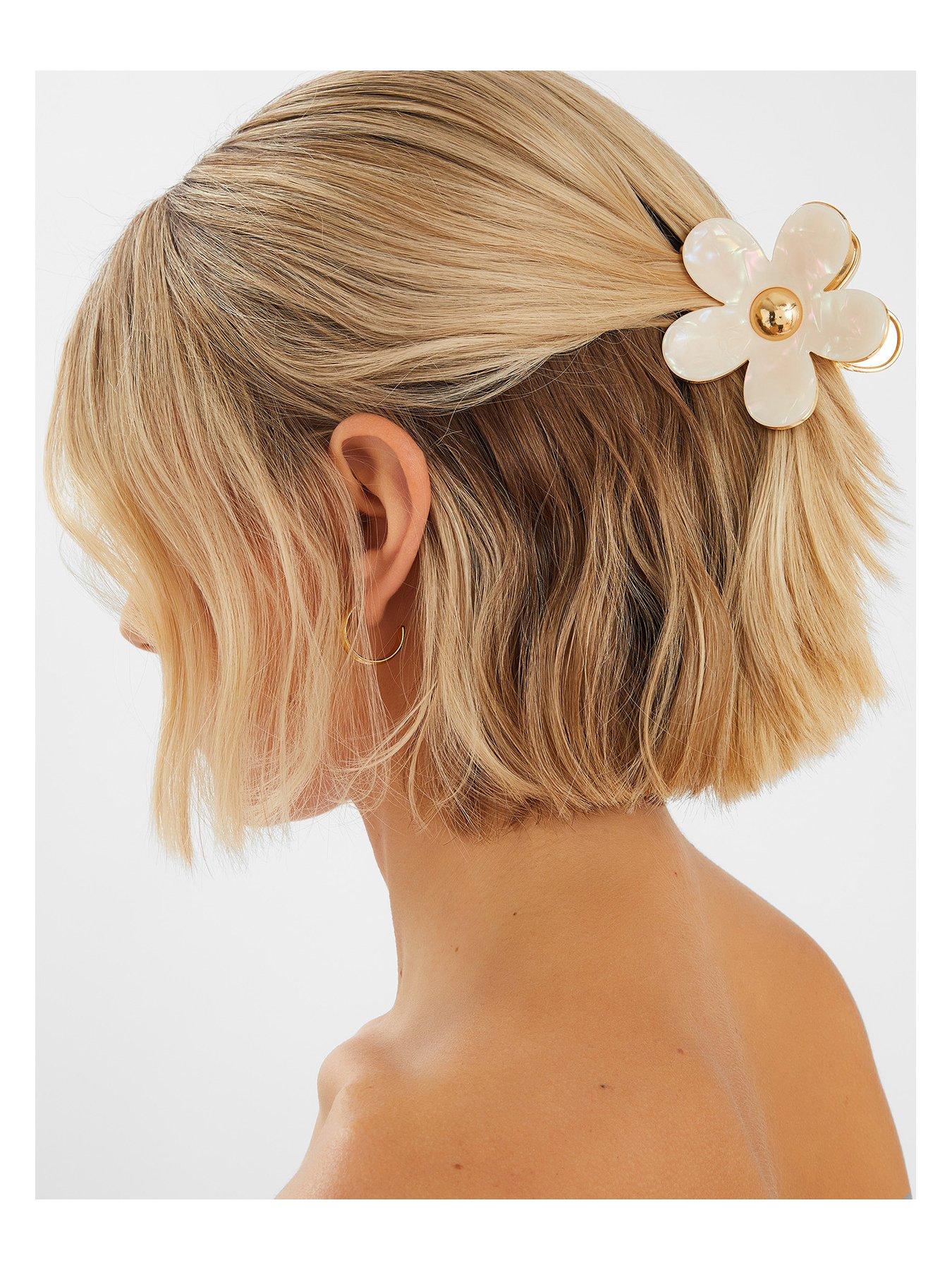 Image 2 of 3 of Accessorize Resin Flower Claw Clip - Pearl - Cream