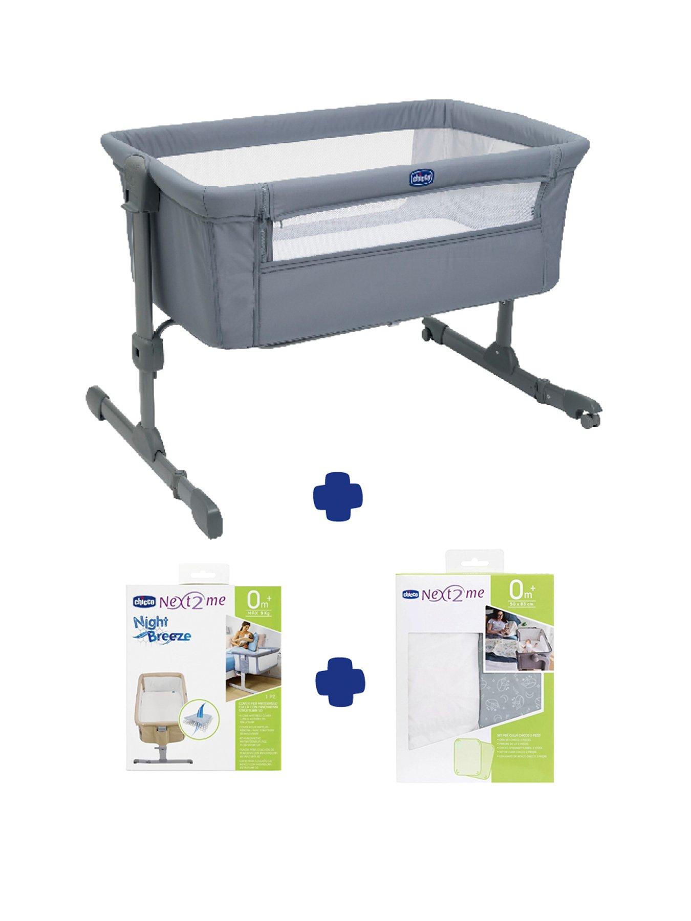 Chicco Next2Me Bedside Crib, Mattress Protector  &  2 Fitted Sheets, Grey Fox