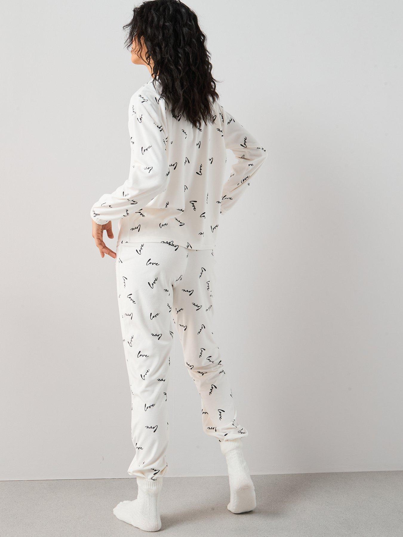 Image 2 of 6 of The Very Collection Fleece Love Top And Jogger Loungewear - Cream - Cream