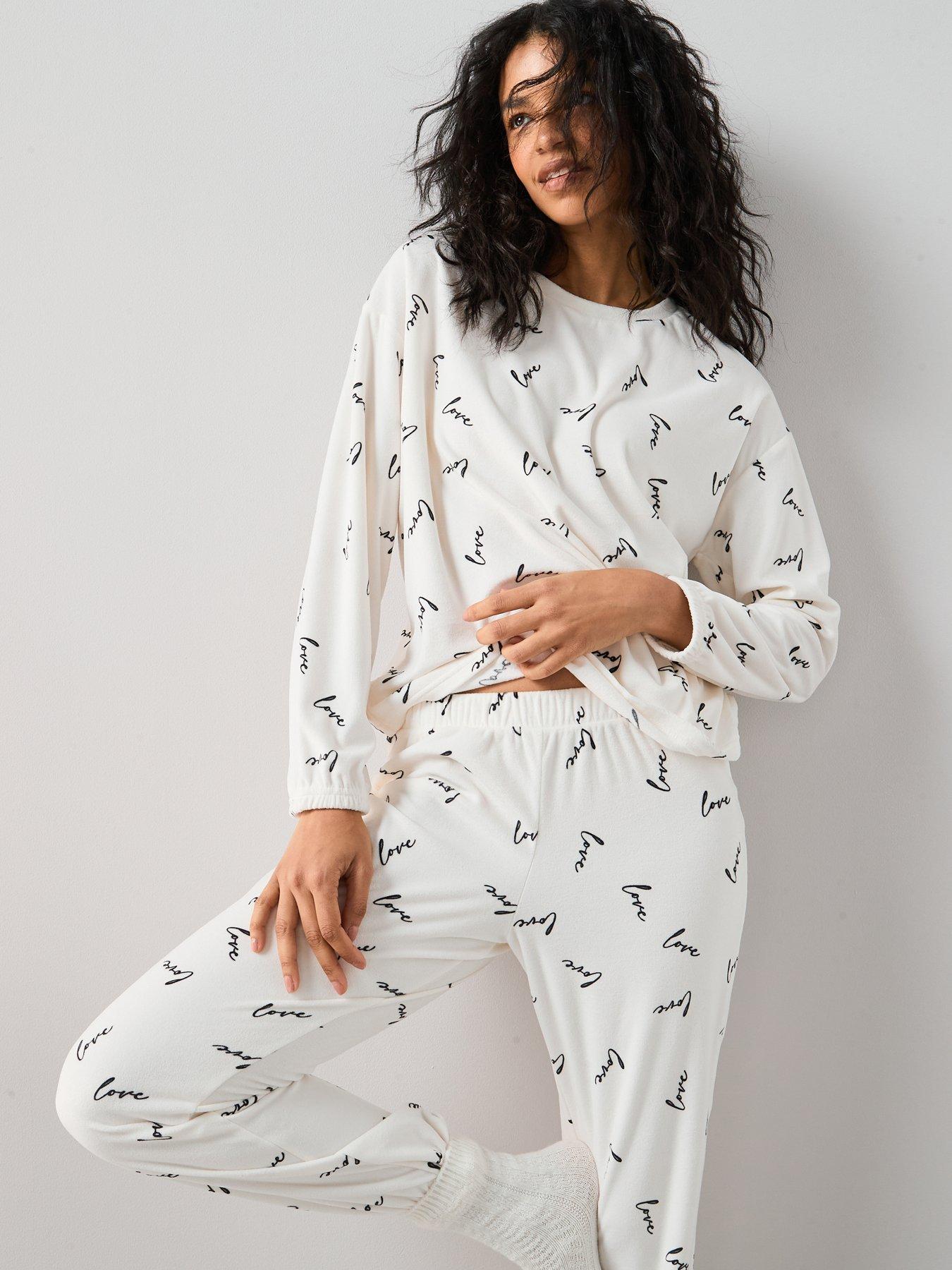 Image 3 of 6 of The Very Collection Fleece Love Top And Jogger Loungewear - Cream - Cream
