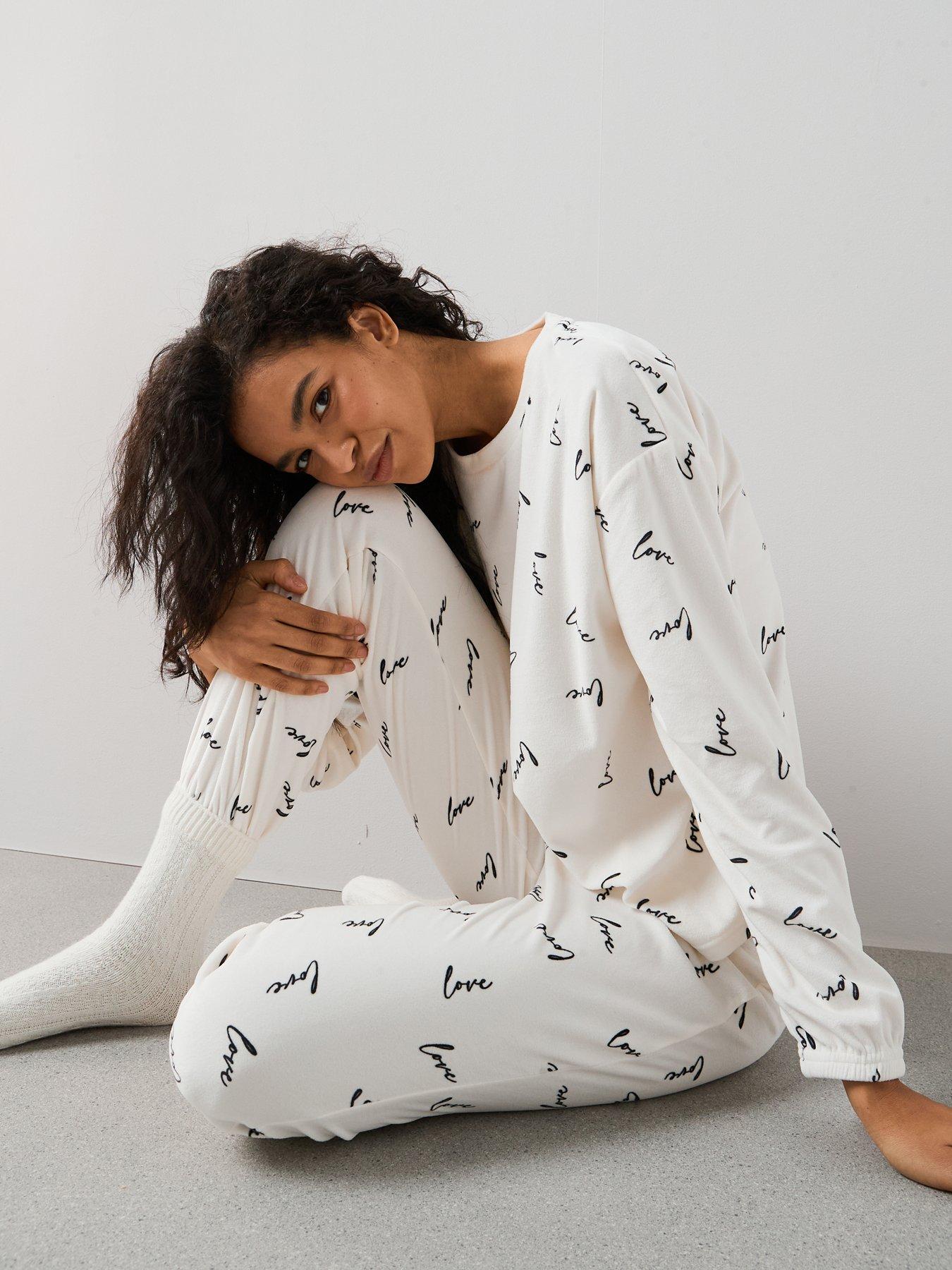 Image 5 of 6 of The Very Collection Fleece Love Top And Jogger Loungewear - Cream - Cream