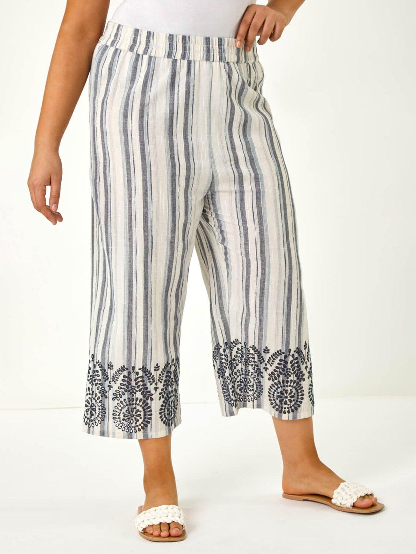 undefined Curve Cropped Broderie Trousers - Black