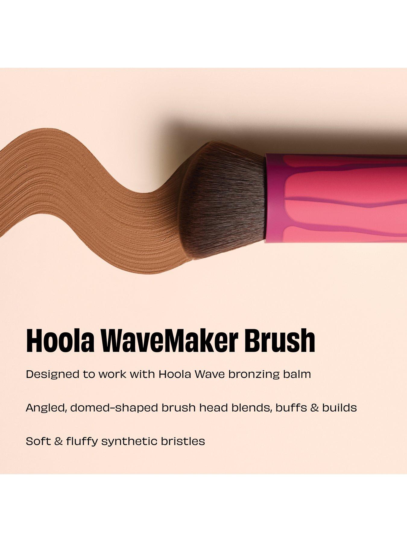 Image 3 of 5 of Benefit Hoola WaveMaker Cream Bronzer Brush