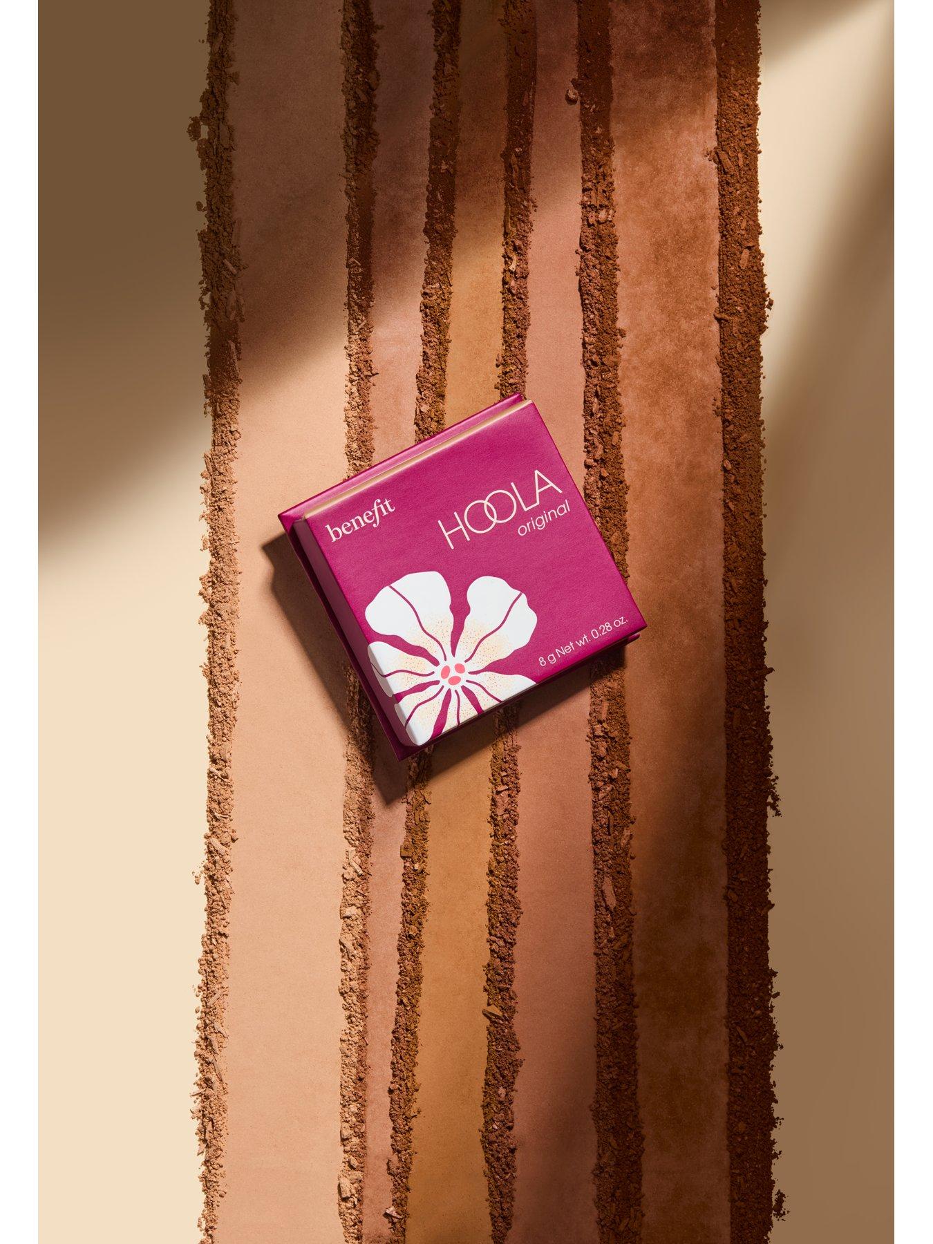 Image 7 of 7 of Benefit Hoola Matte Powder Bronzer
