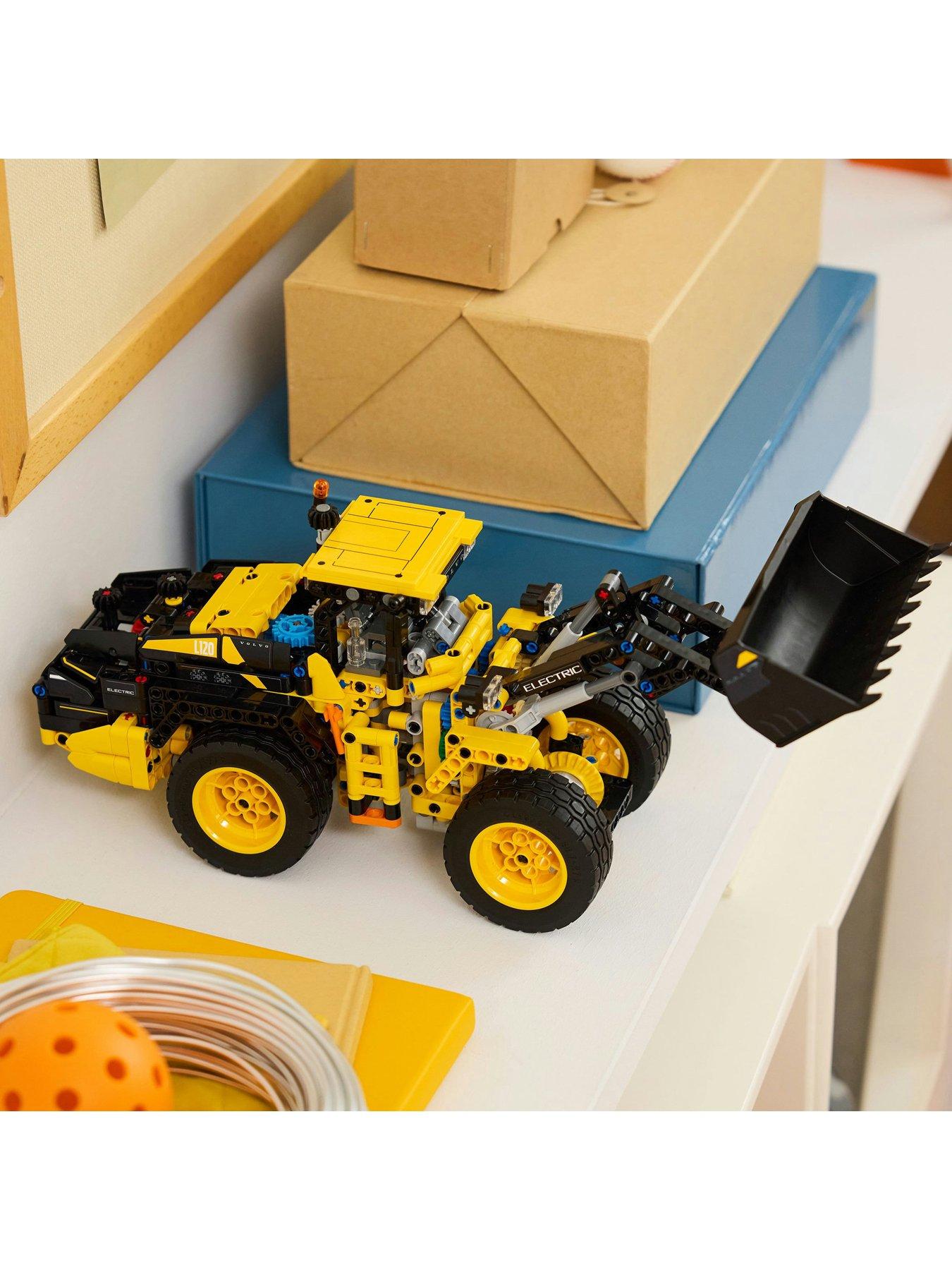 Image 5 of 8 of LEGO Technic Volvo L120 Electric Wheel Loader 42209