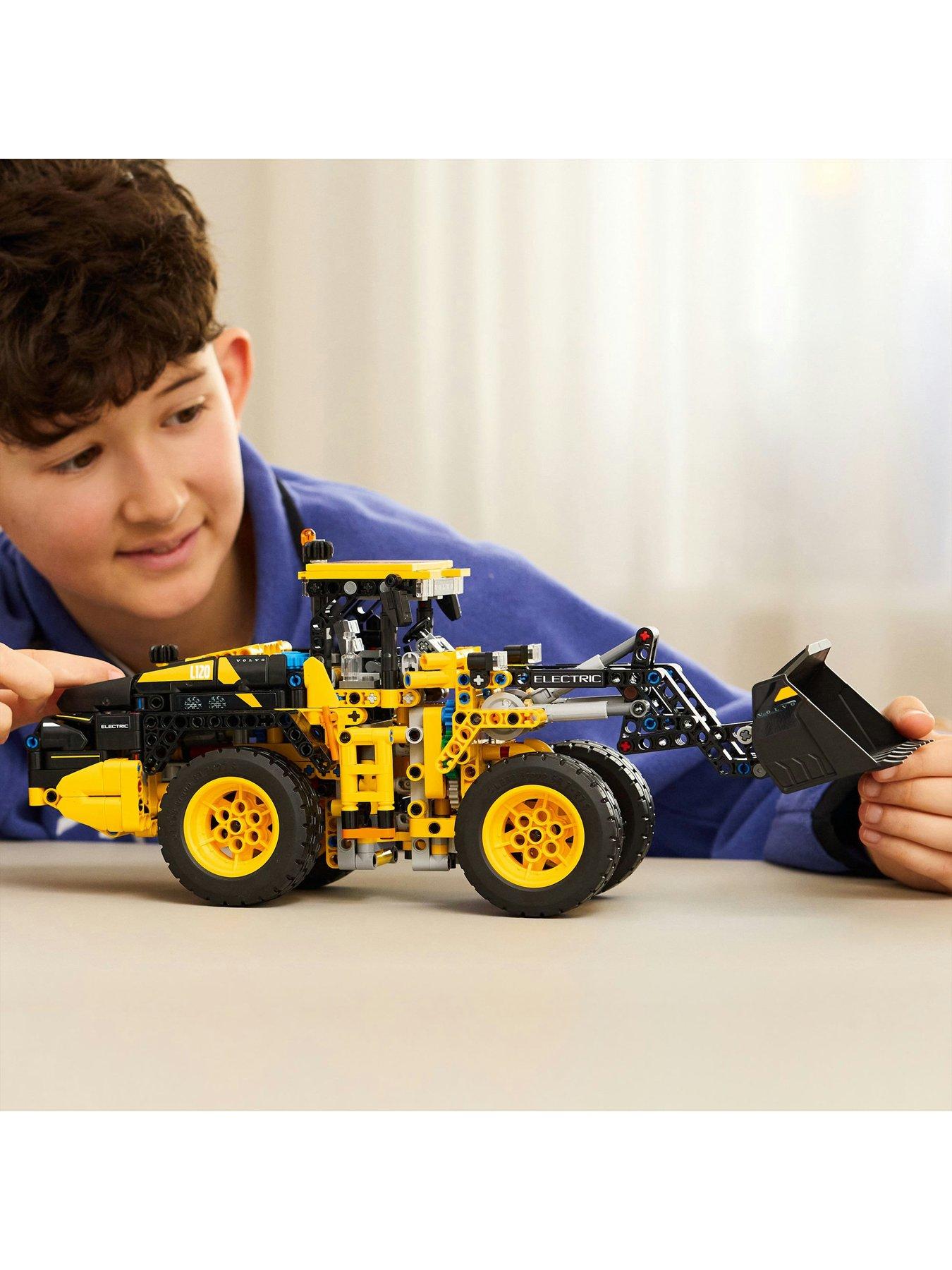 Image 6 of 8 of LEGO Technic Volvo L120 Electric Wheel Loader 42209