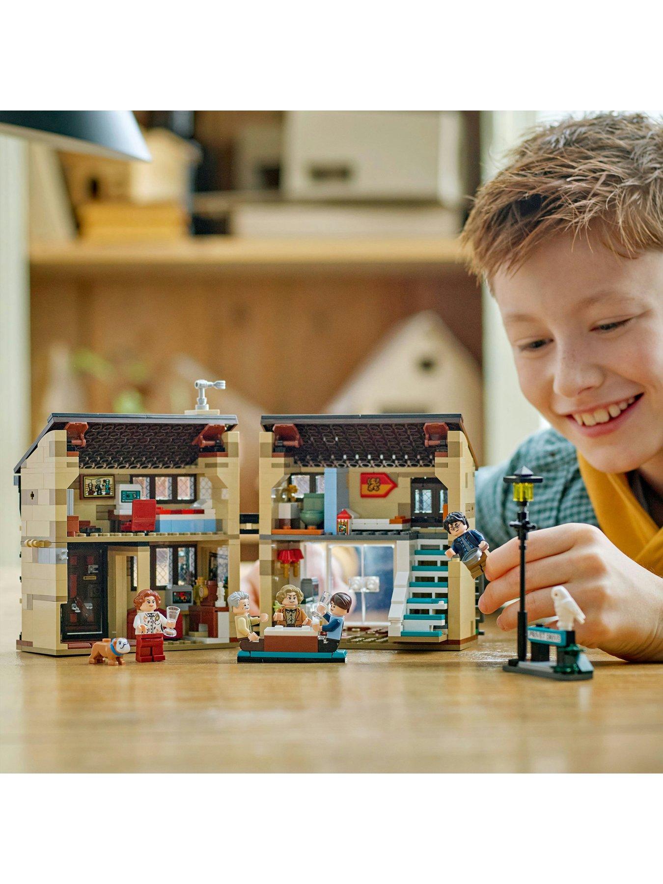 Image 6 of 8 of LEGO Harry Potter Privet Drive: Aunt Marge&rsquo;s Visit 76451