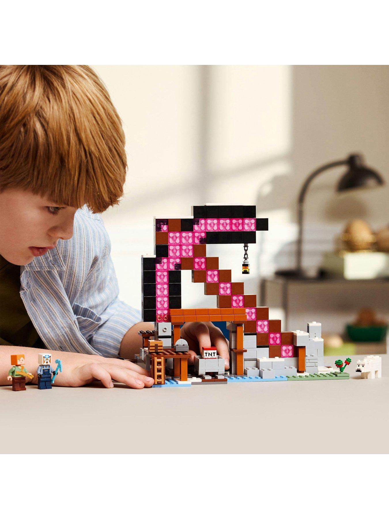 Image 6 of 8 of LEGO Minecraft The Pickaxe Mine Set 21277