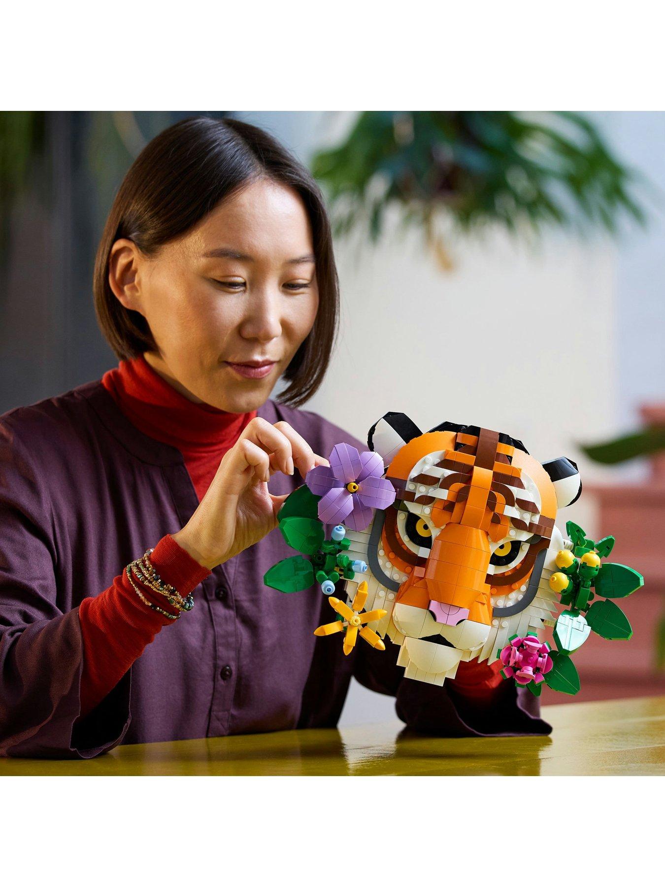 Image 5 of 6 of LEGO ART The Fauna Collection &ndash; Tiger, Housewarming Gift for a New Home 31217