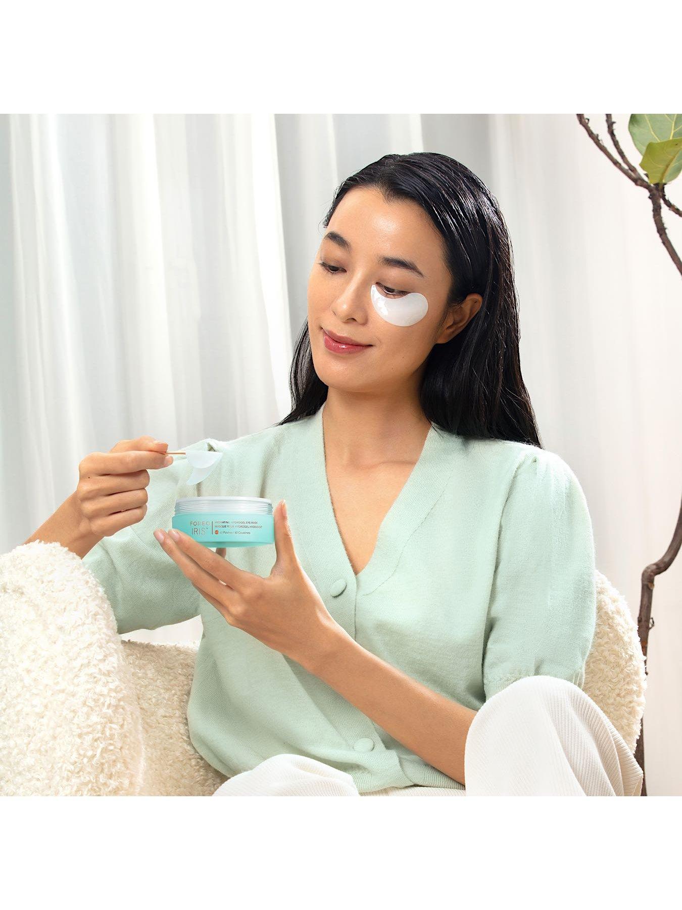 Image 3 of 7 of FOREO IRIS Hydrating Hydrogel Eye Mask