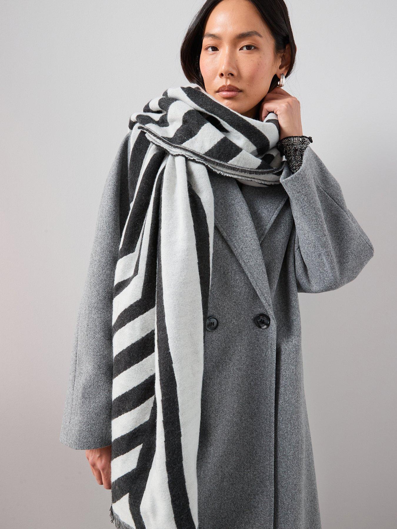 The Very Collection 2 Way Geometric Scarf - Mono