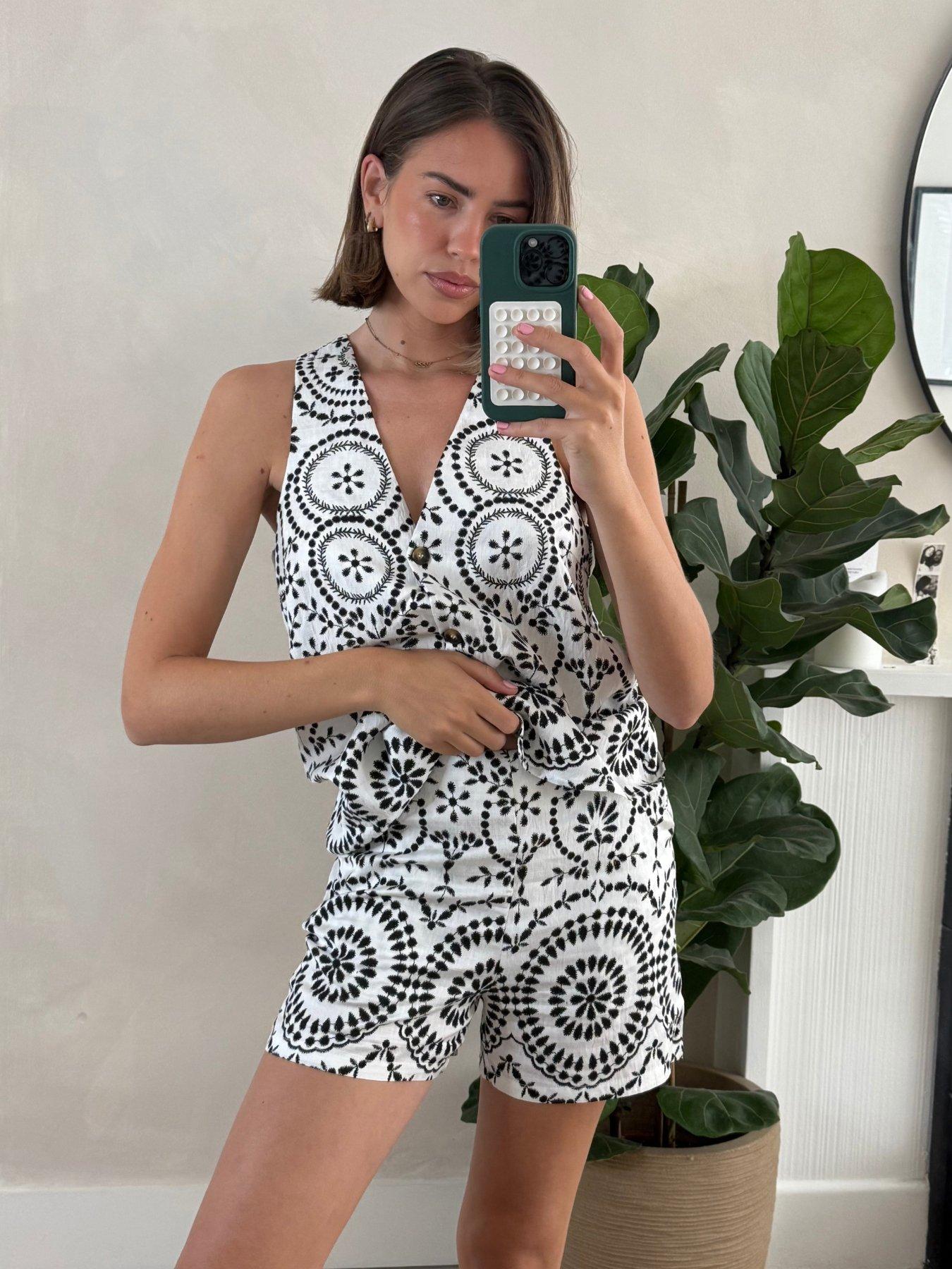 undefined Broderie Shorts - White