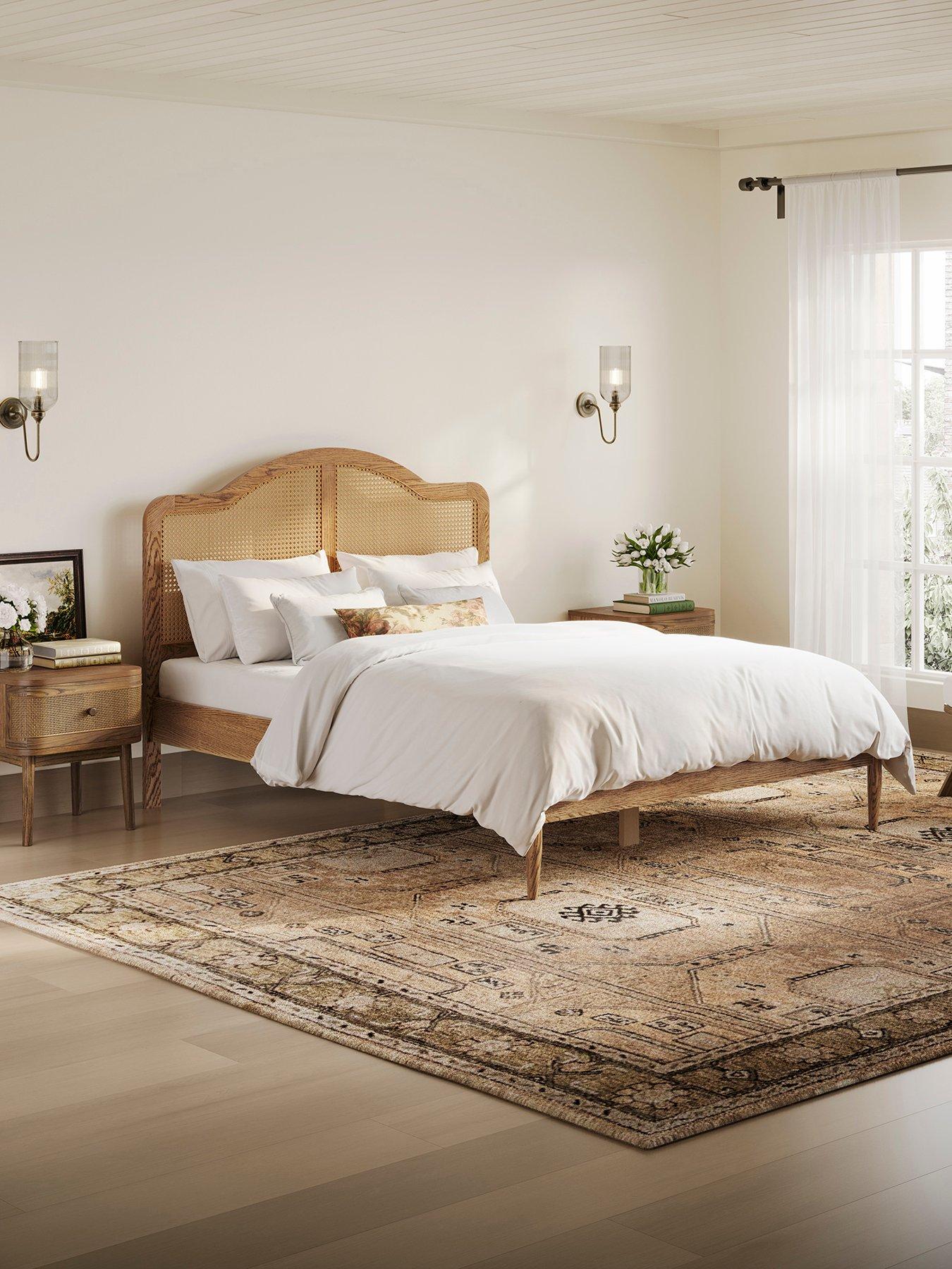 LPD Home Claude Smoked Bed