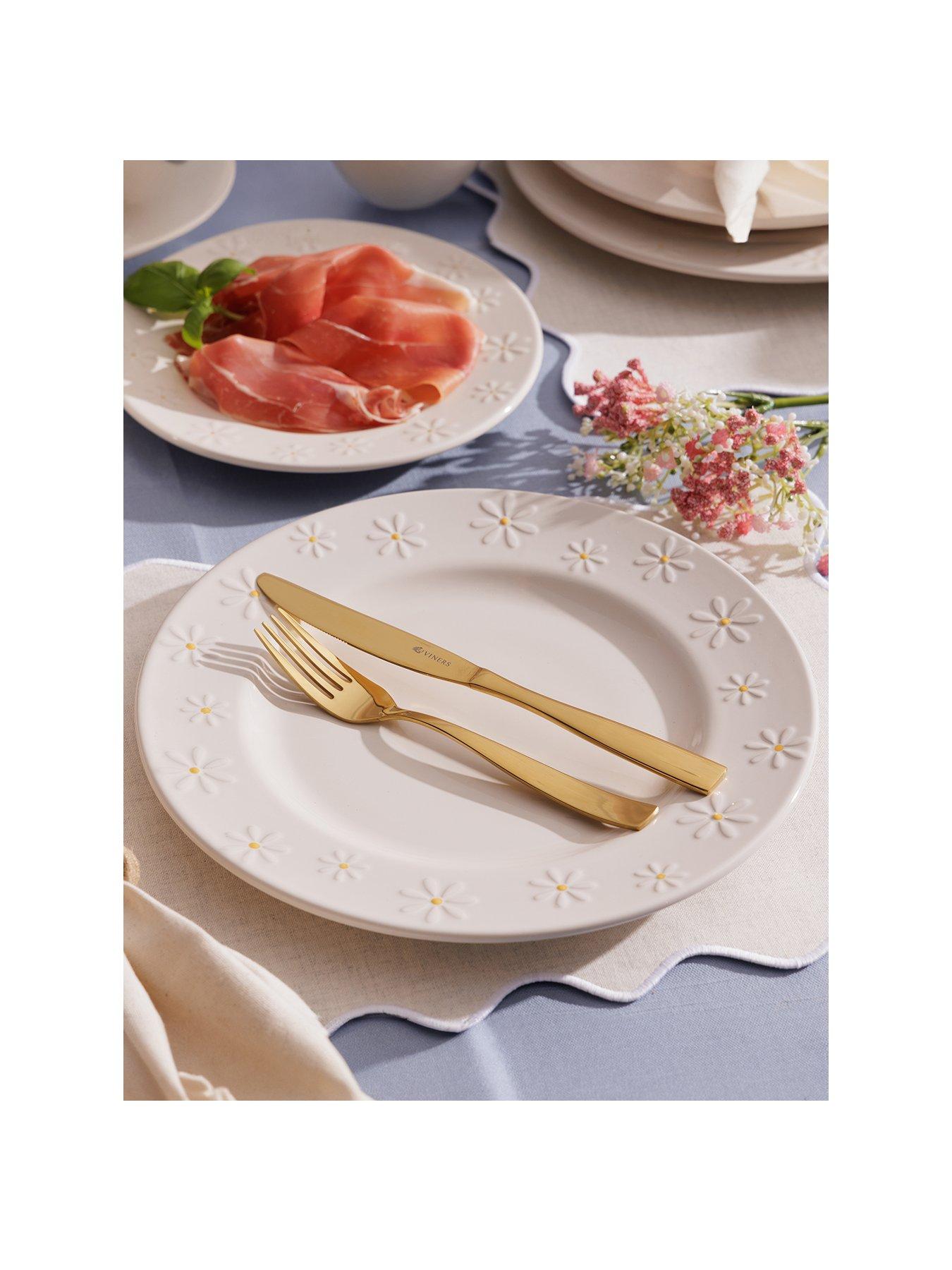 Image 2 of 5 of Price & Kensington Daisy Set of 4 Dinner Plates