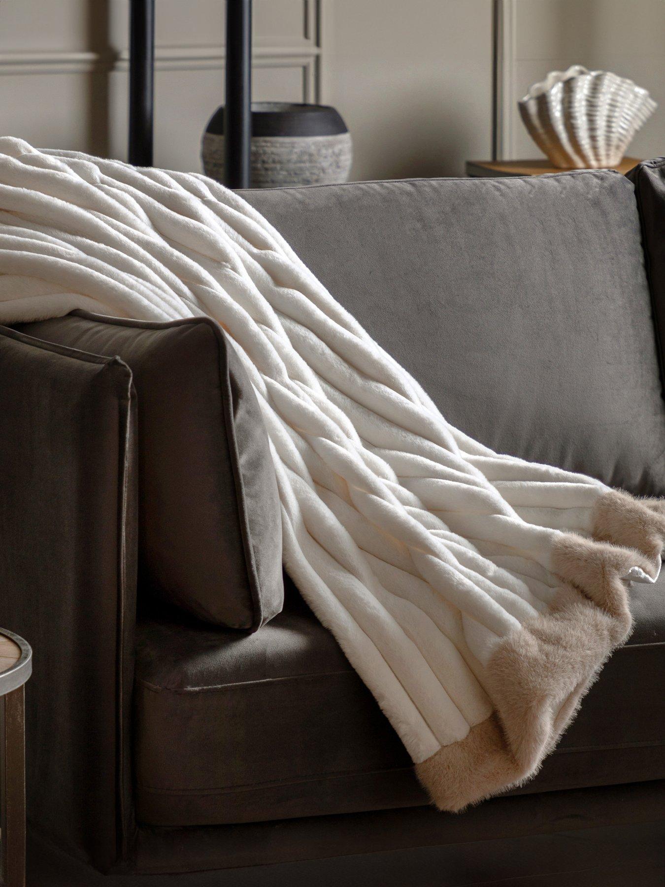 undefined Whinfell Luxury Fur Throw - Cream