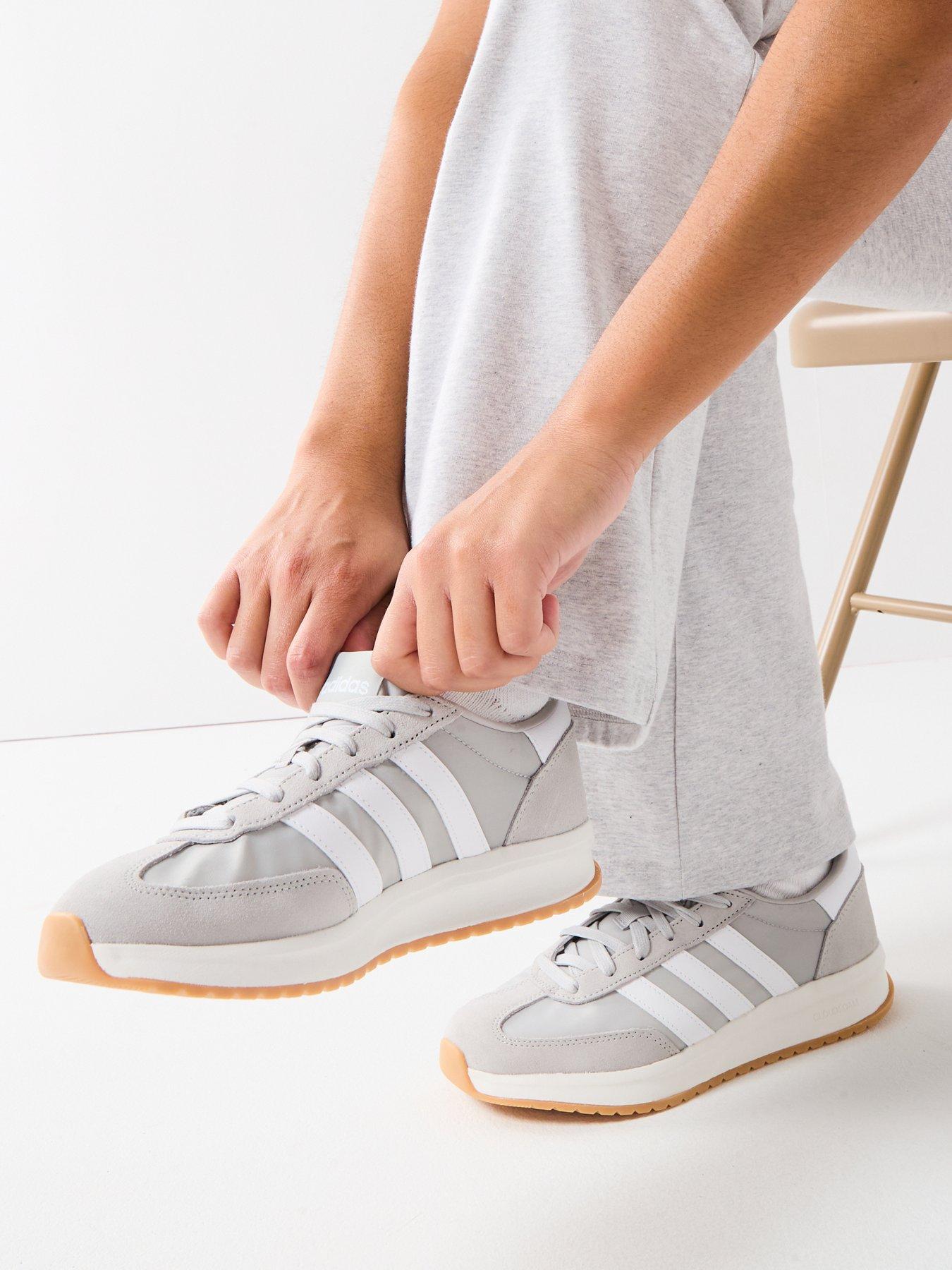 undefined Women's Run 70S Trainer - Grey