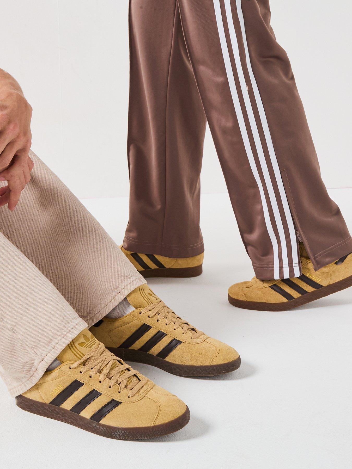 undefined Unisex Gazelle Trainers - Beige