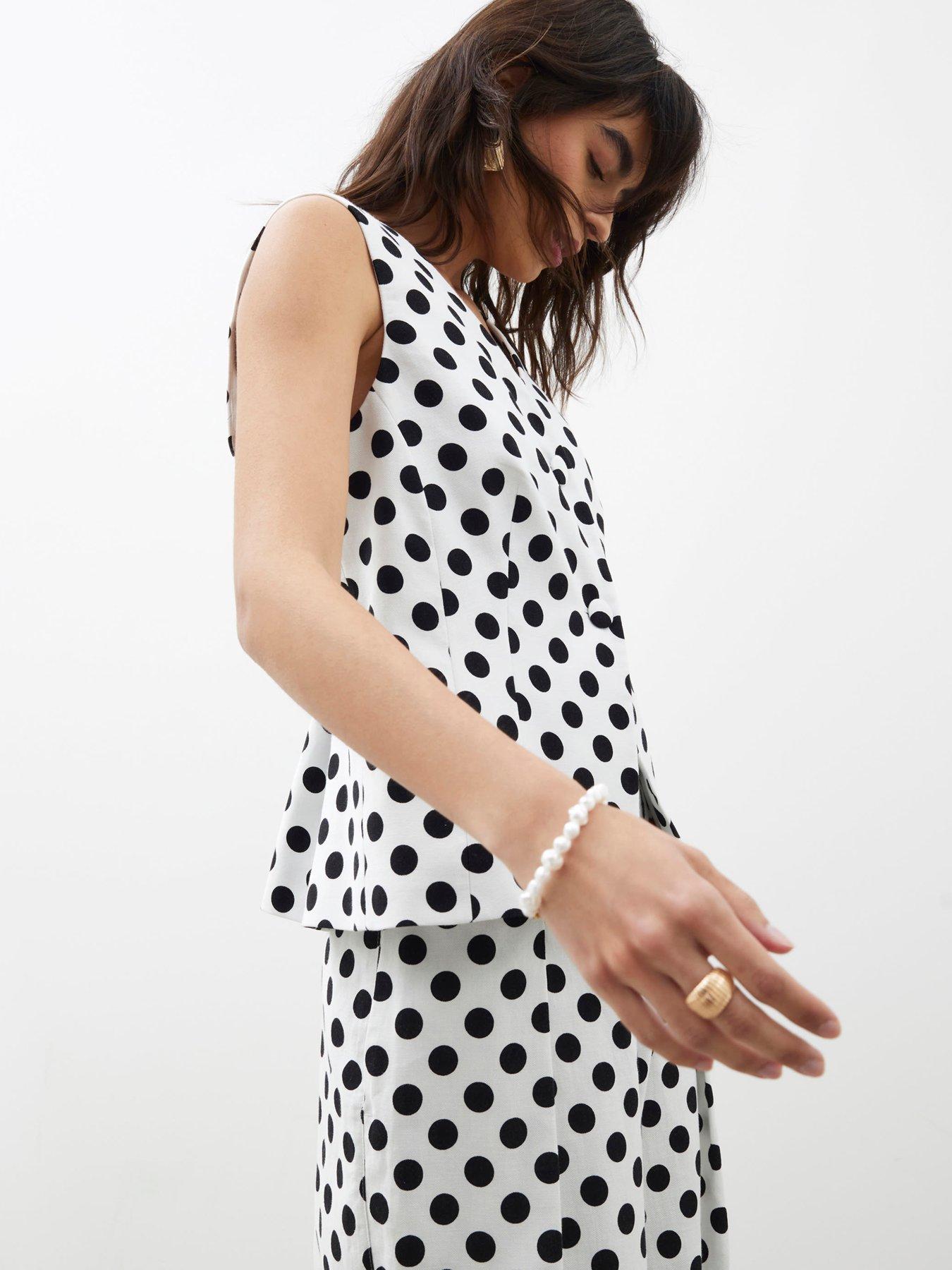 Image 4 of 4 of River Island V Neck Waistcoat - White