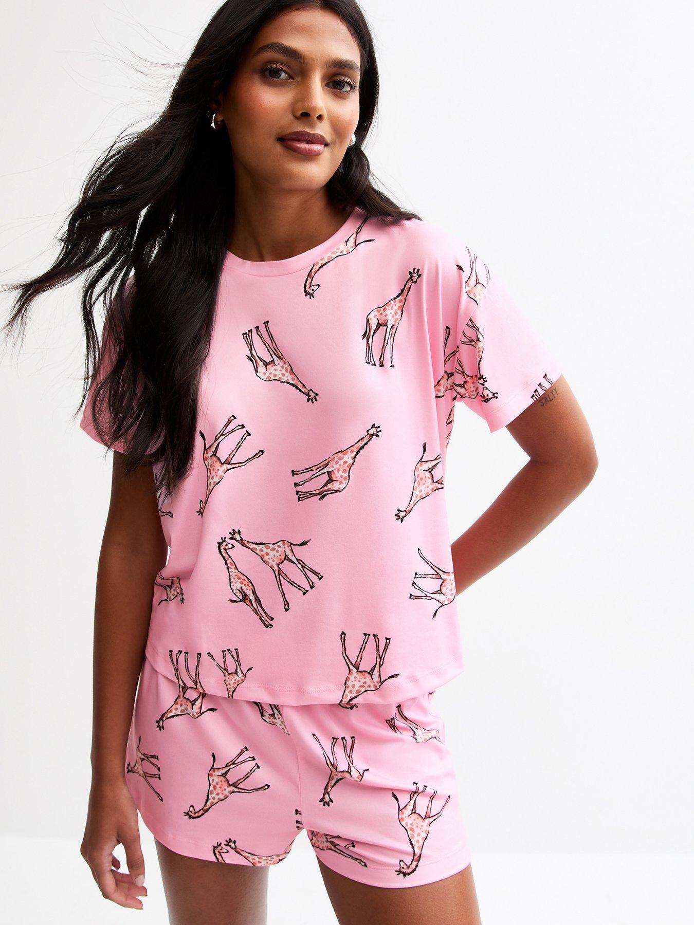 undefined Giraffe T-Shirt And Shorts Pyjama Set - Pink