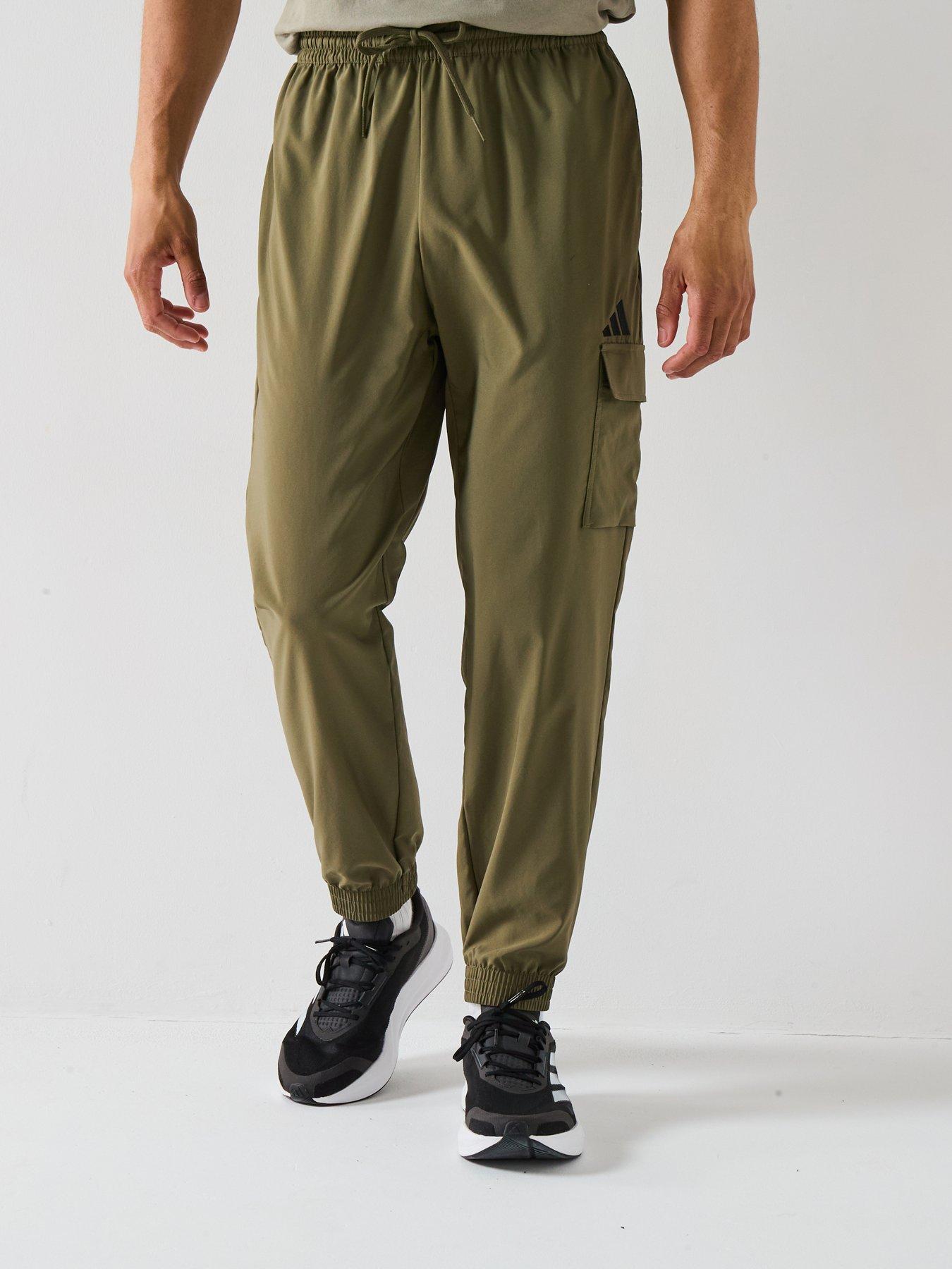 undefined Men's Essentials Small Logo Cargo Joggers - Green