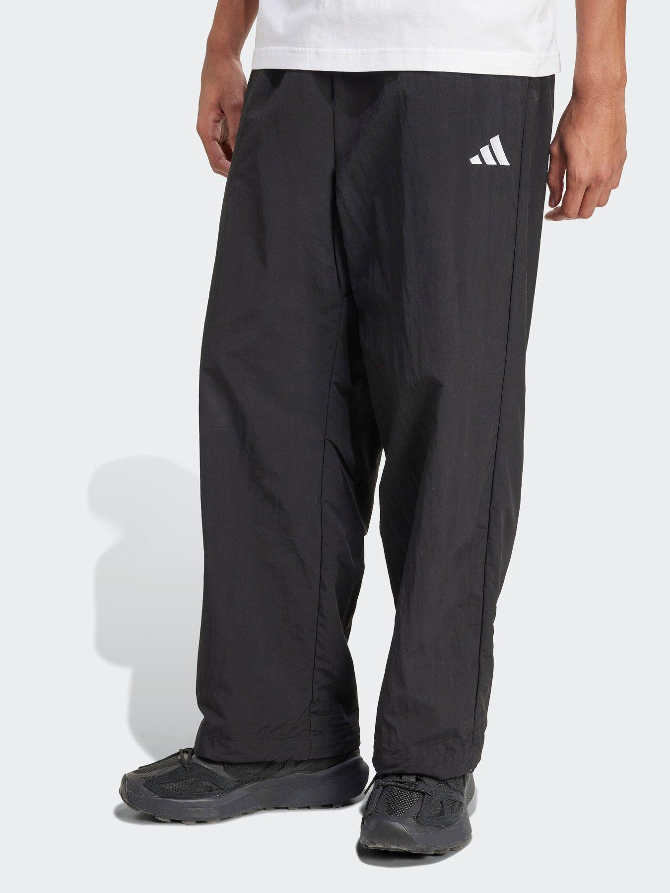 undefined Men's Essential Small Logo Woven Open Hem Pant - Black