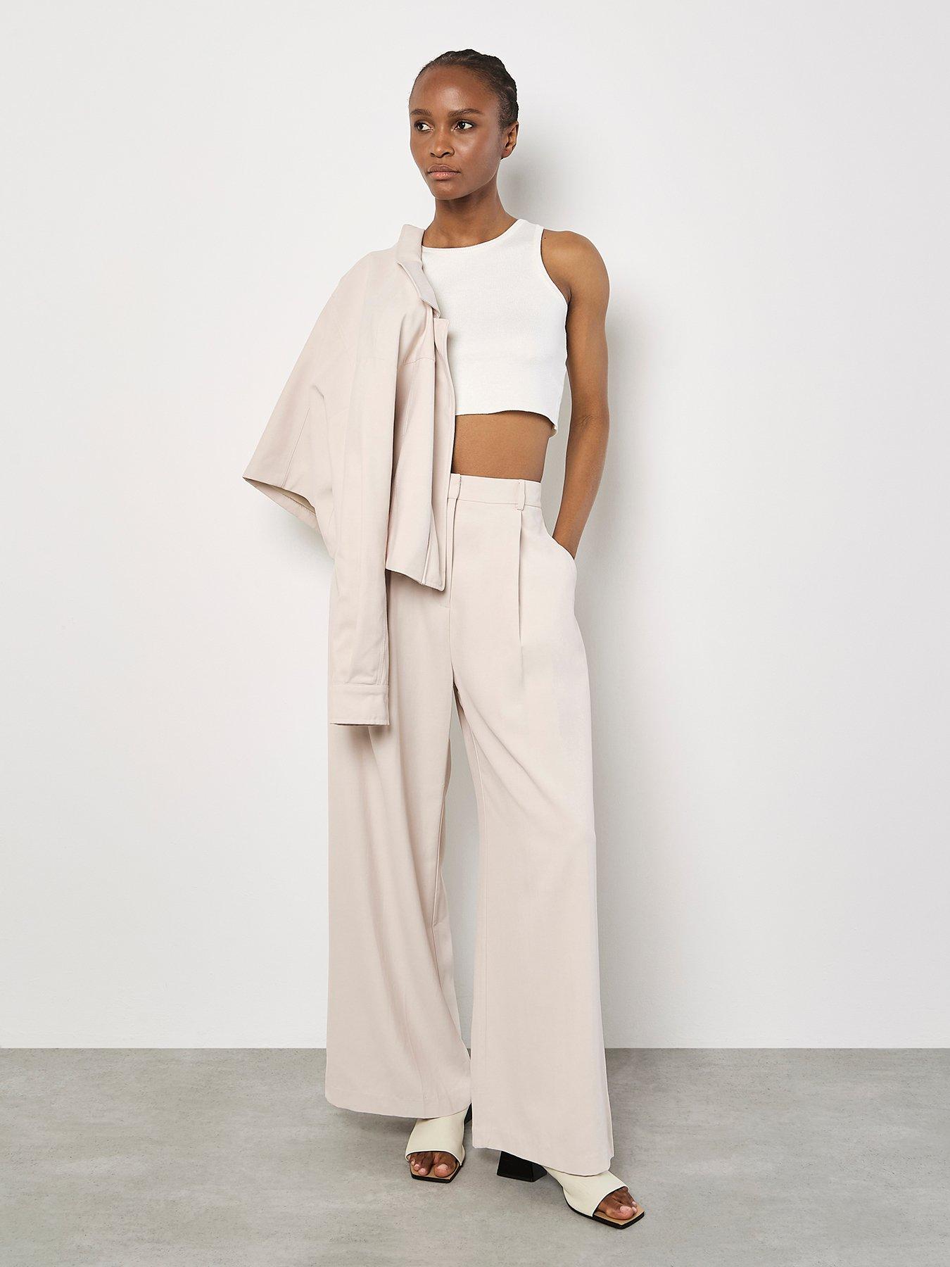 Image 5 of 5 of Apricot Racer Knitted Crop Top - White