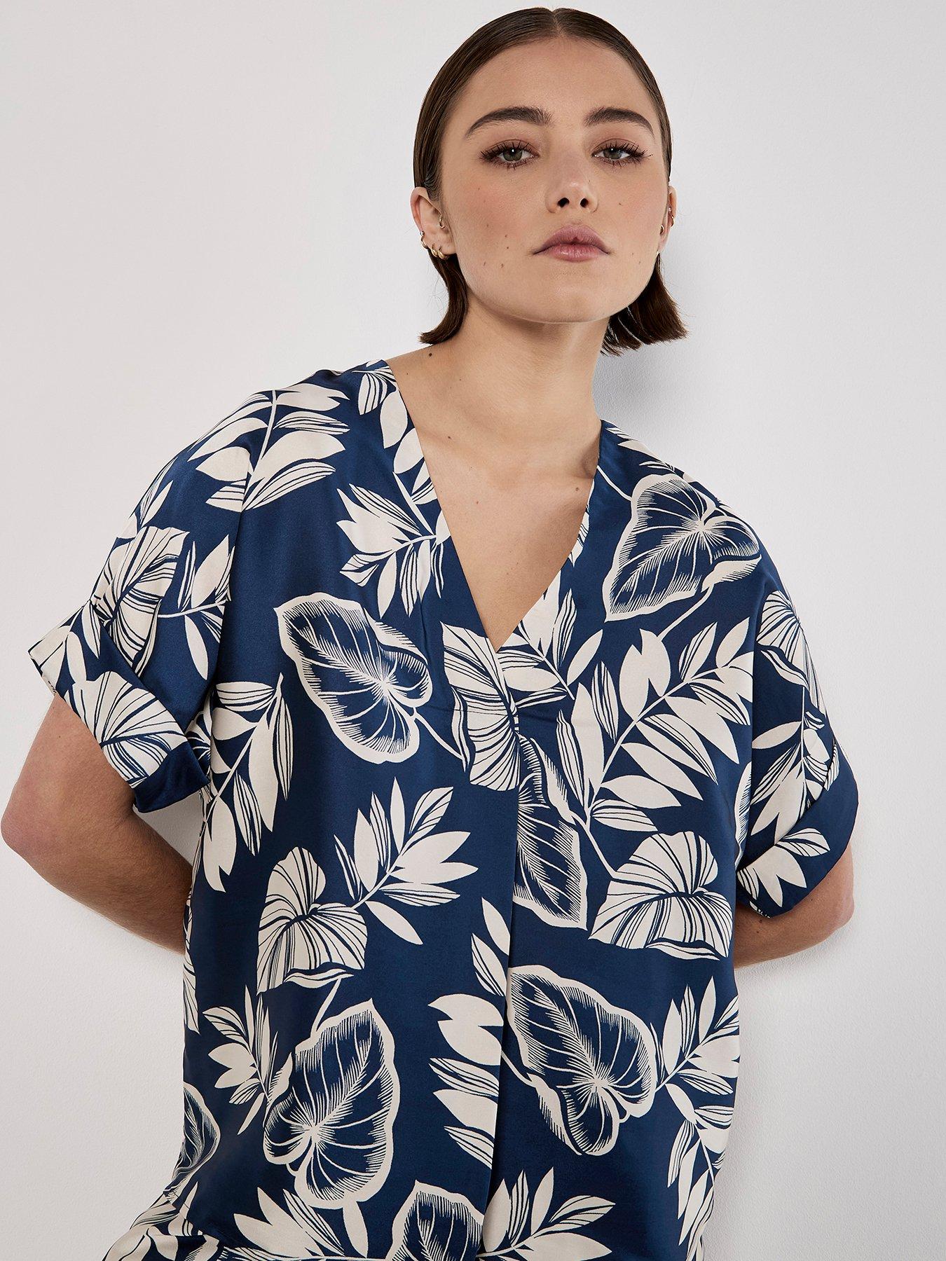 undefined Leaf Print V Neck Satin T-Shirt - Blue