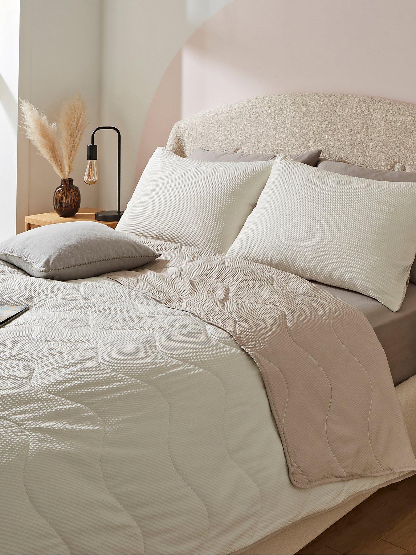 Silentnight Summer Breeze 2.5 Tog Seersucker Reversible Coverless Duvet  &  Pillowcase Set - Cream/taupe