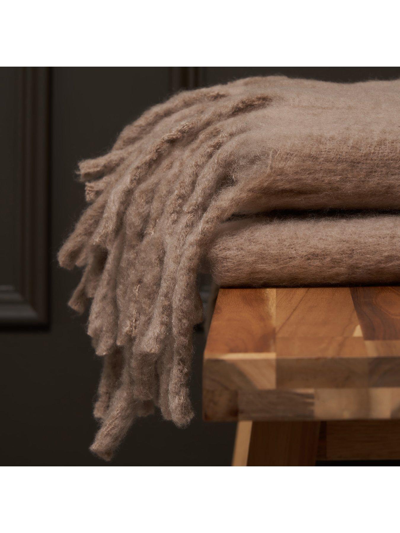 Image 4 of 7 of Very Home Luxury&nbsp;Throw - 125 x 150 cm