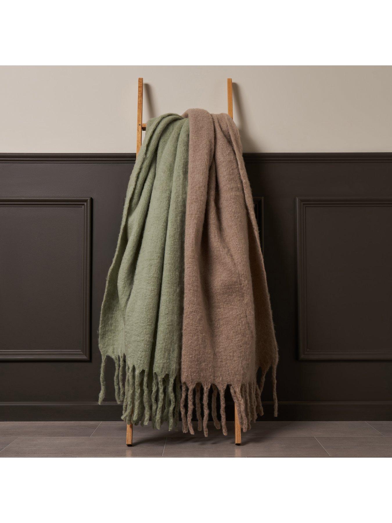 Image 7 of 7 of Very Home Luxury&nbsp;Throw - 125 x 150 cm