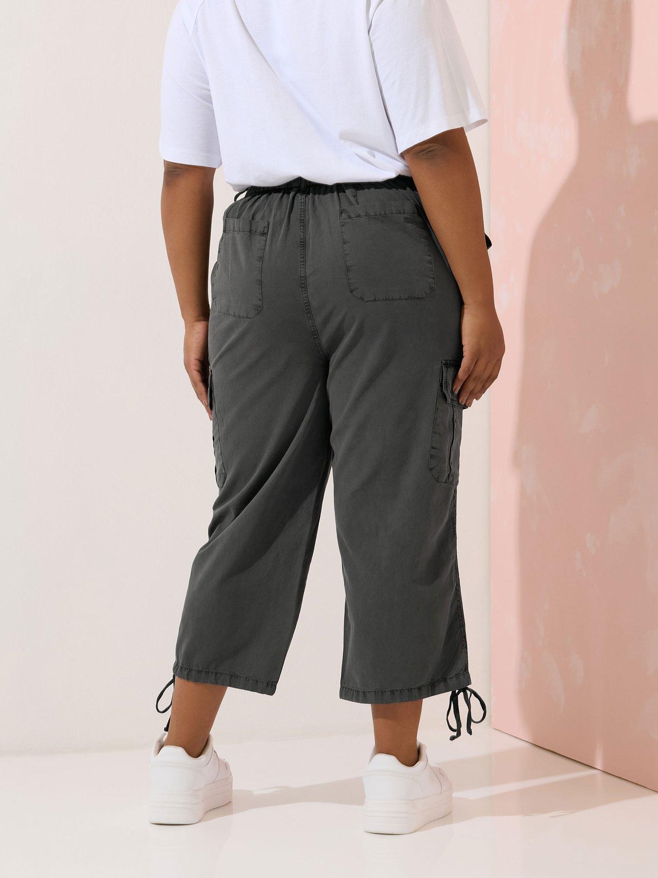 Image 2 of 5 of Yours Curve Woven Cargo Crop Trouser - Black