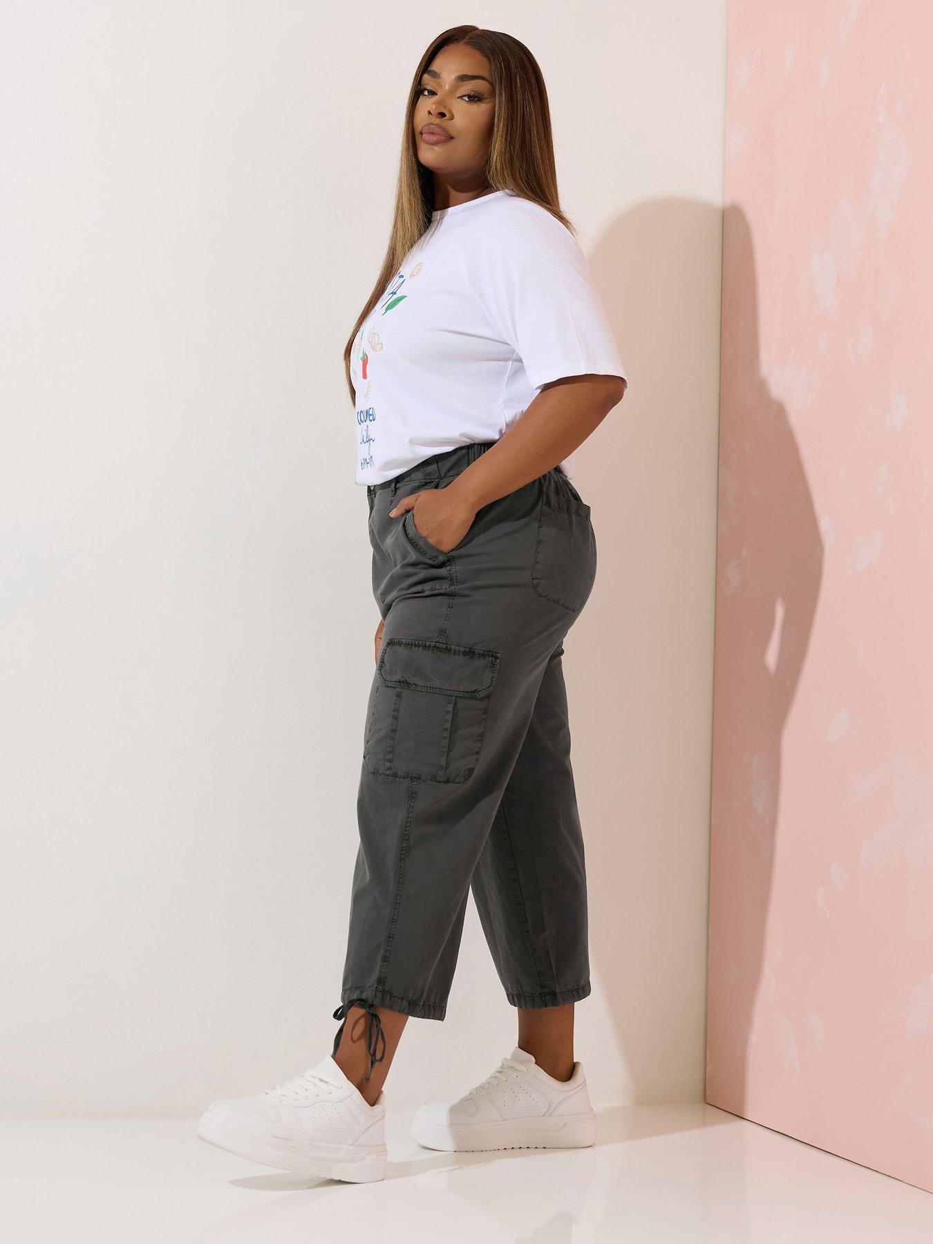 Image 3 of 5 of Yours Curve Woven Cargo Crop Trouser - Black