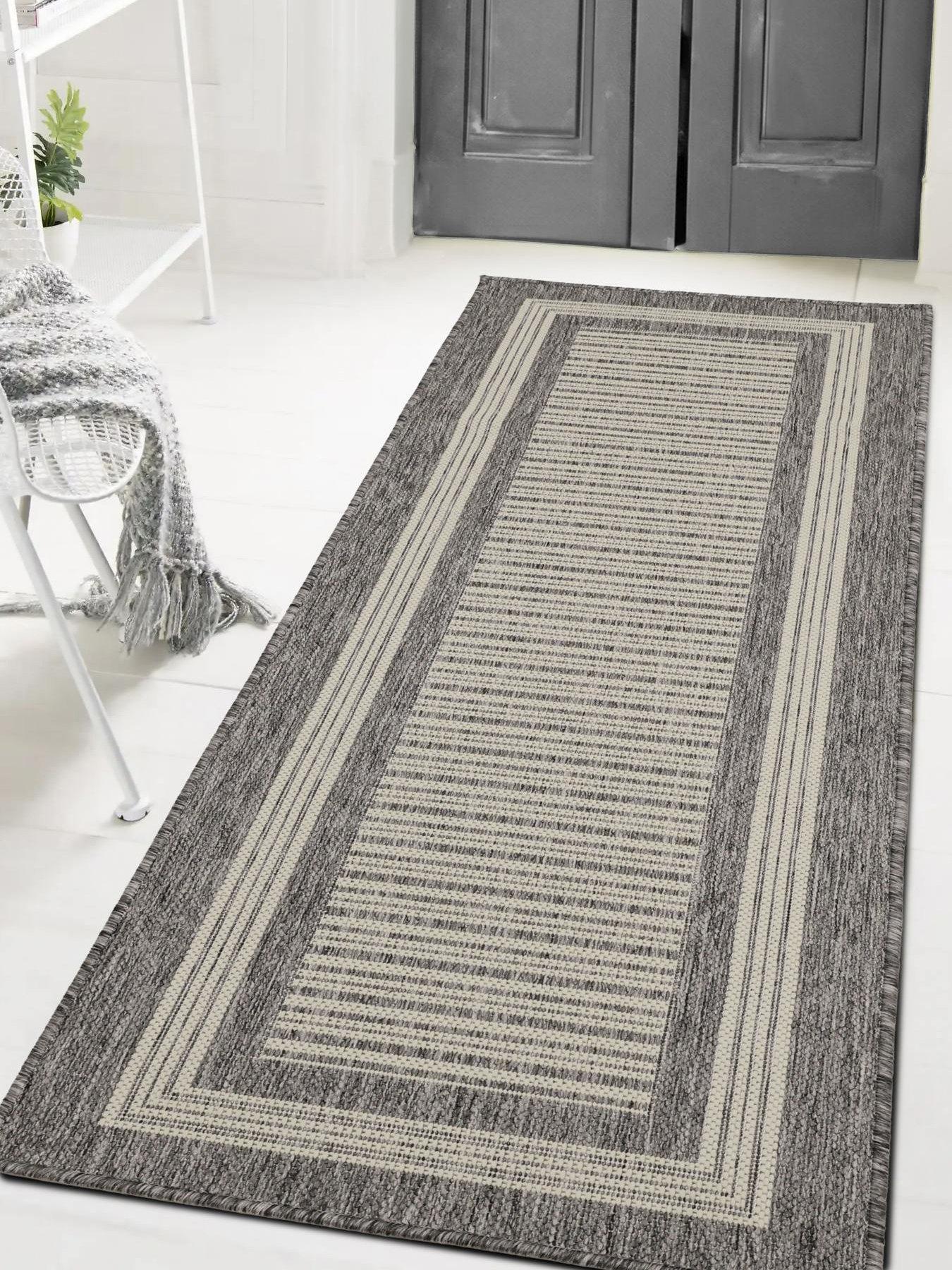 gel-backed-border-runner