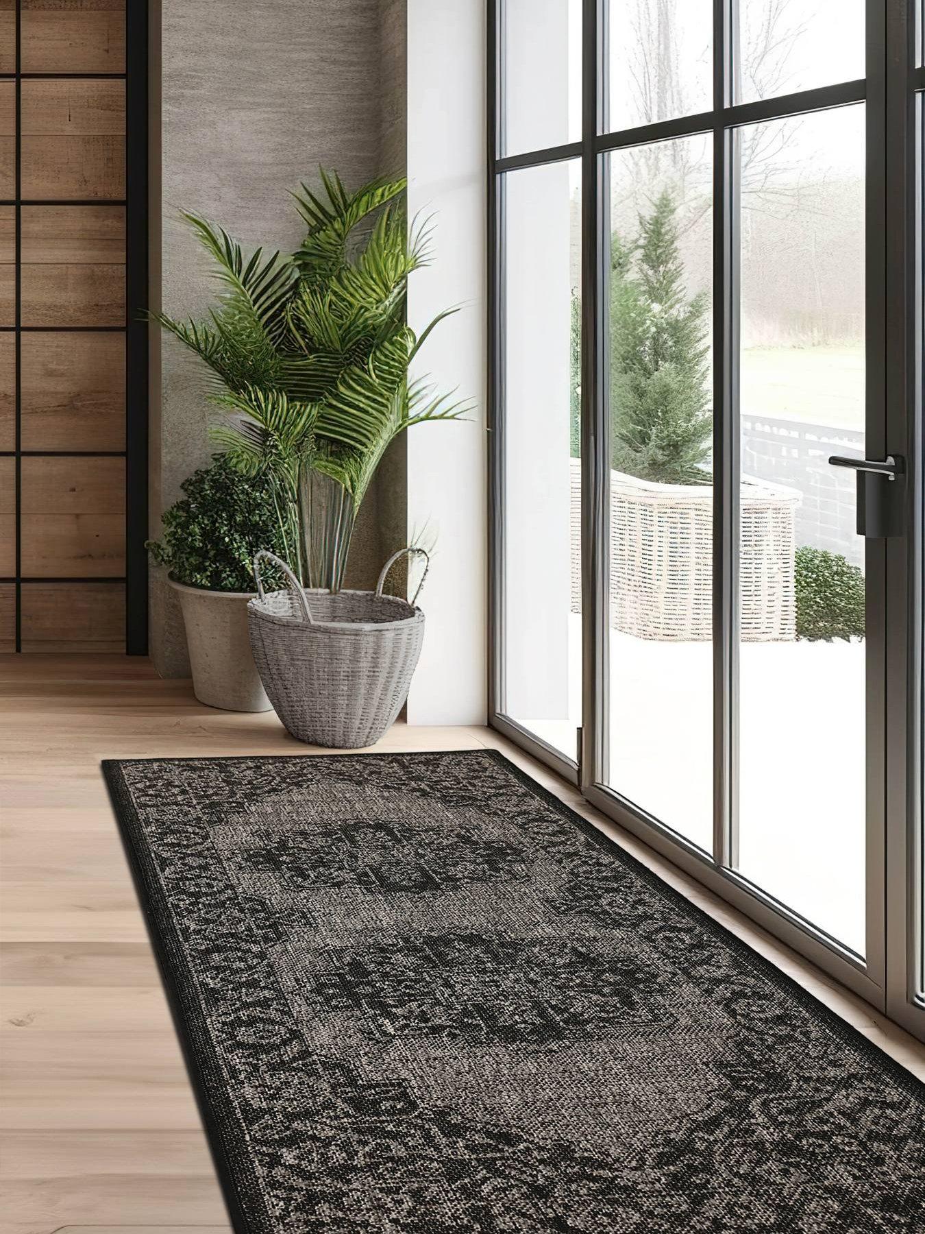 Gel-Backed Medallion Runner