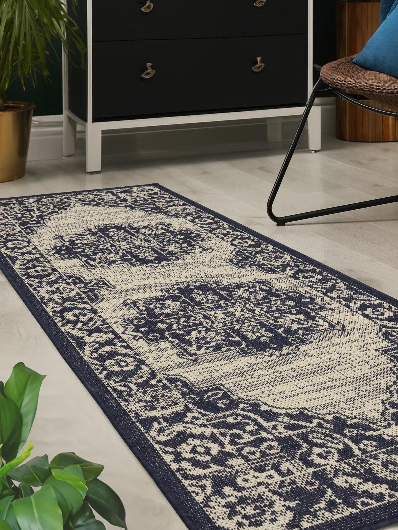 Gel-Backed Medallion Runner