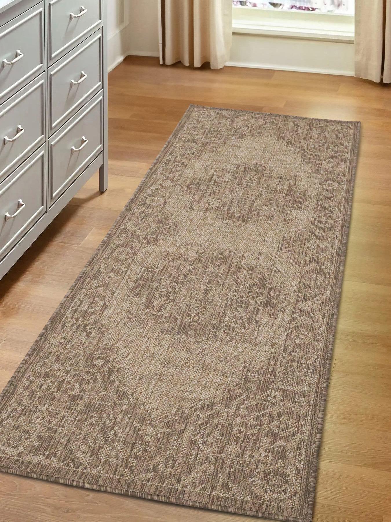 Gel-Backed Medallion Runner