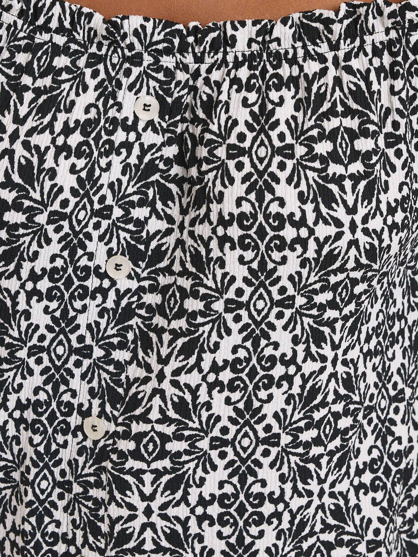 Image 4 of 4 of Yours Curve Frill Bardot Texture Top - Black