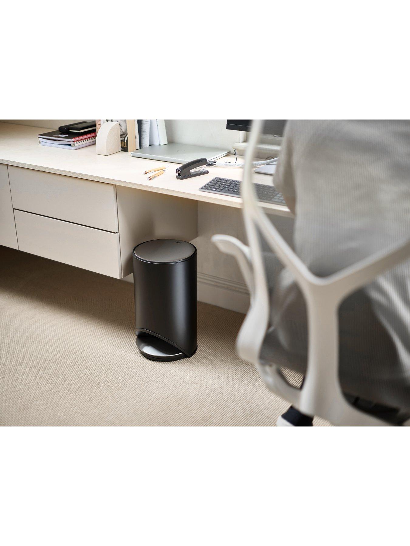 Image 6 of 7 of Joseph Joseph Arc 10l Bin