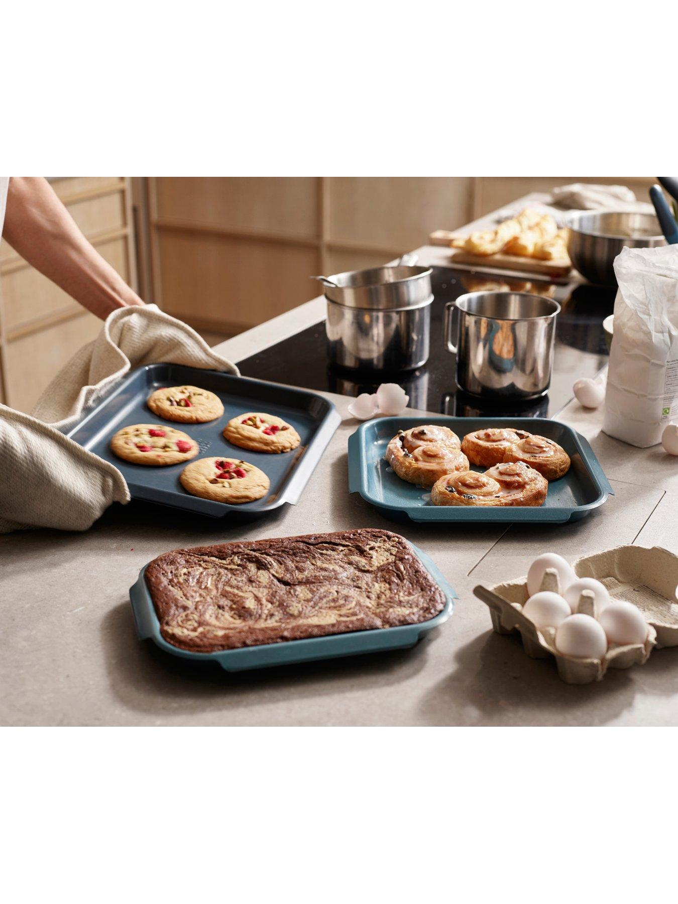 Image 5 of 7 of Joseph Joseph Nest Bake Non Stick 3 Piece Baking Tray Set