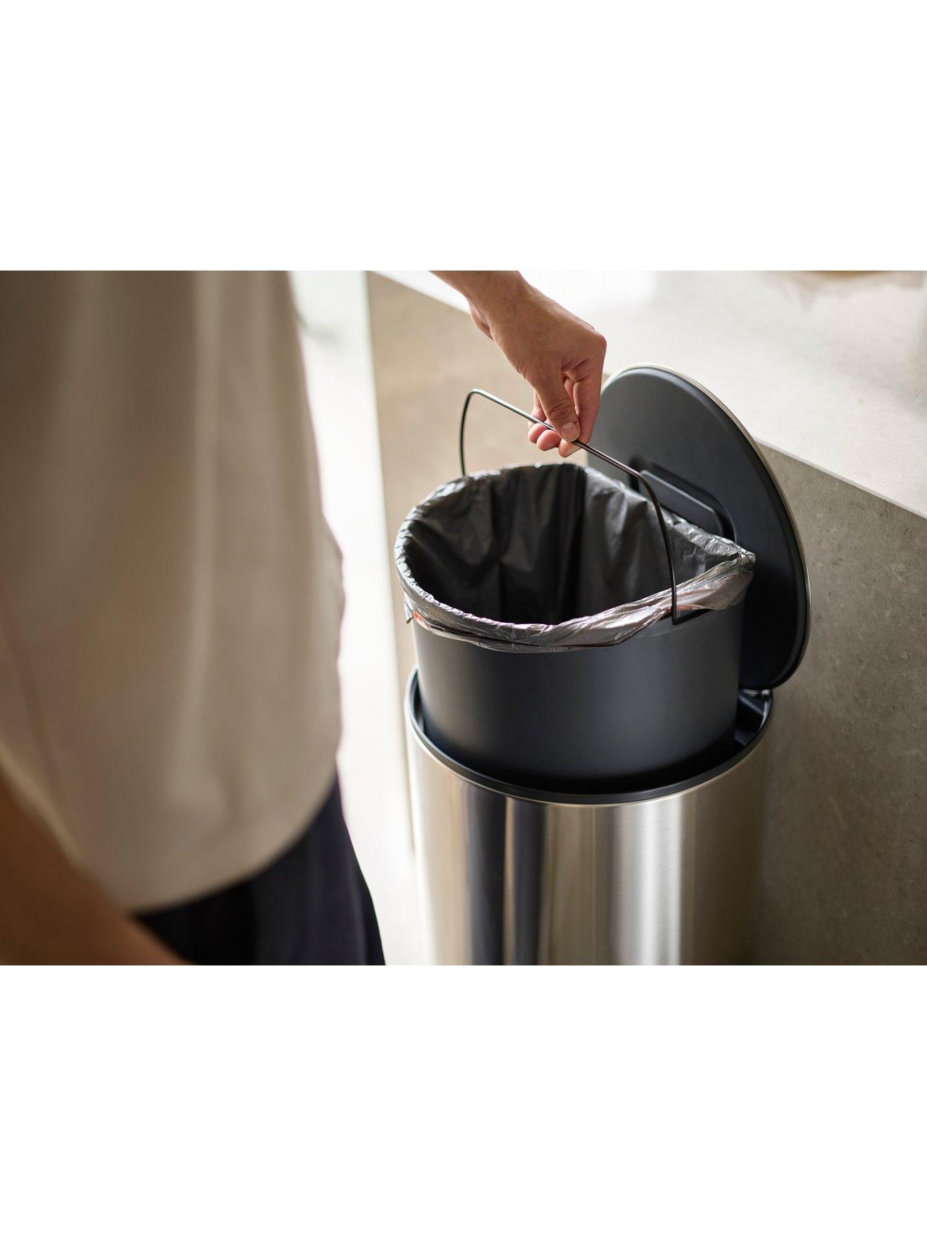 Image 4 of 7 of Joseph Joseph Arc 30l Bin