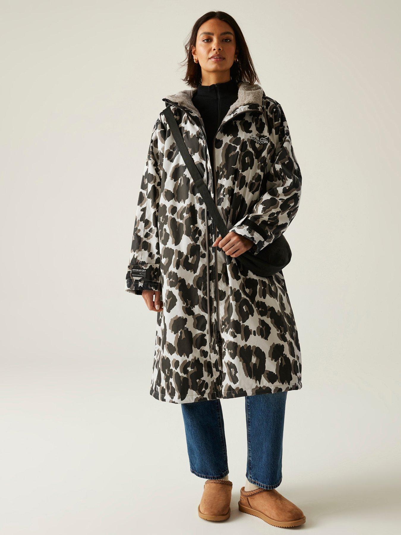 Regatta Womens Waterproof Changing Robe - Leopard Print
