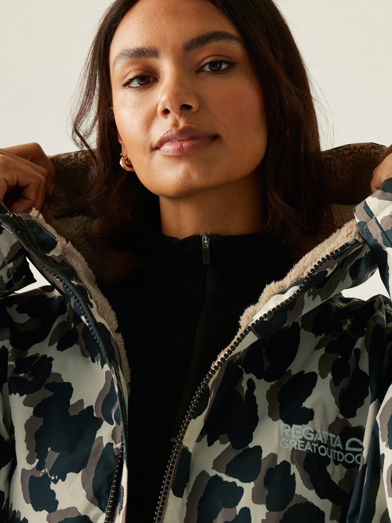 Image 4 of 6 of Regatta Womens Changing Robe - Leopard Print