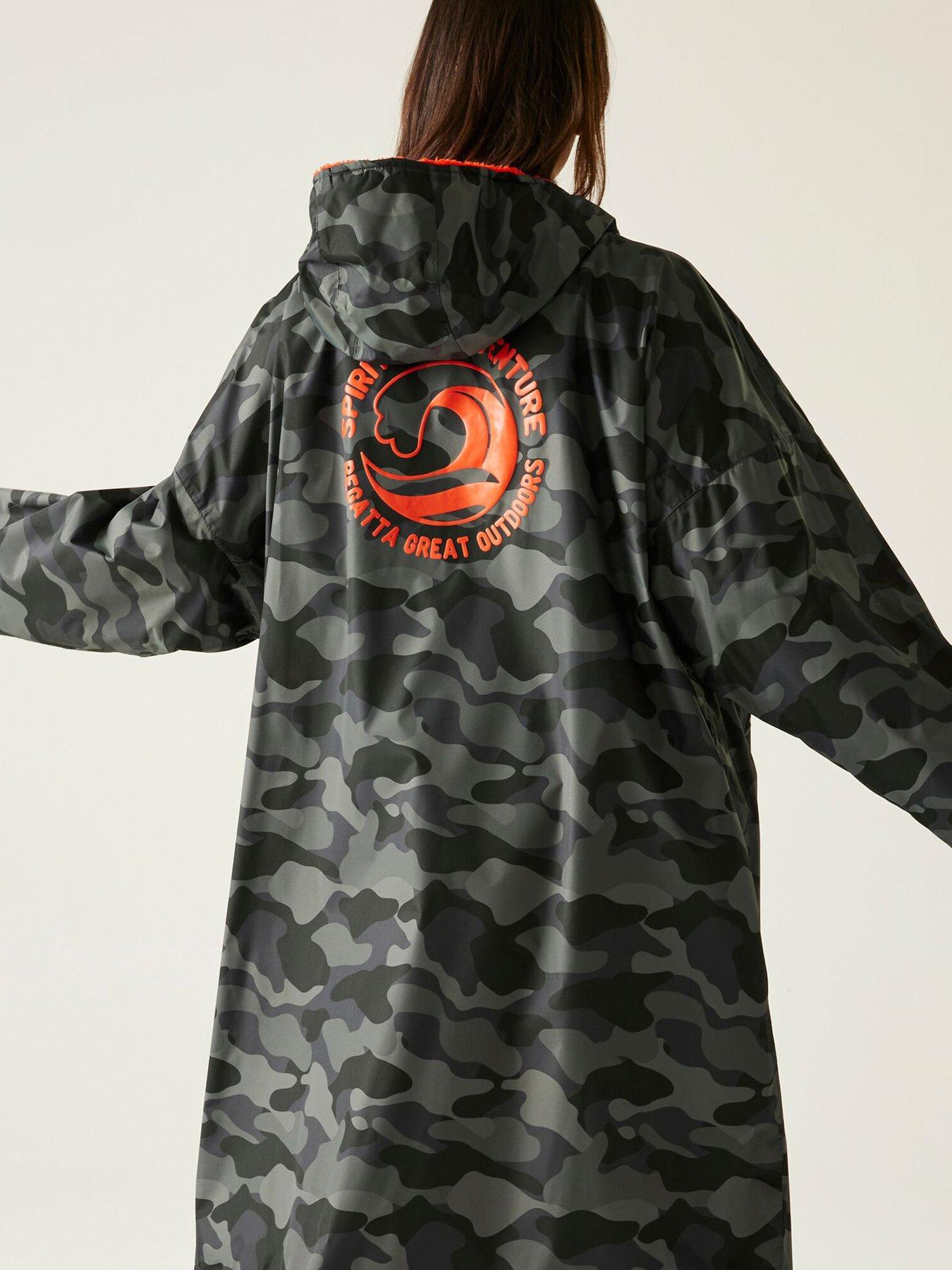 Image 3 of 6 of Regatta Adults Unisex Waterproof Changing Robe - Grey Camo