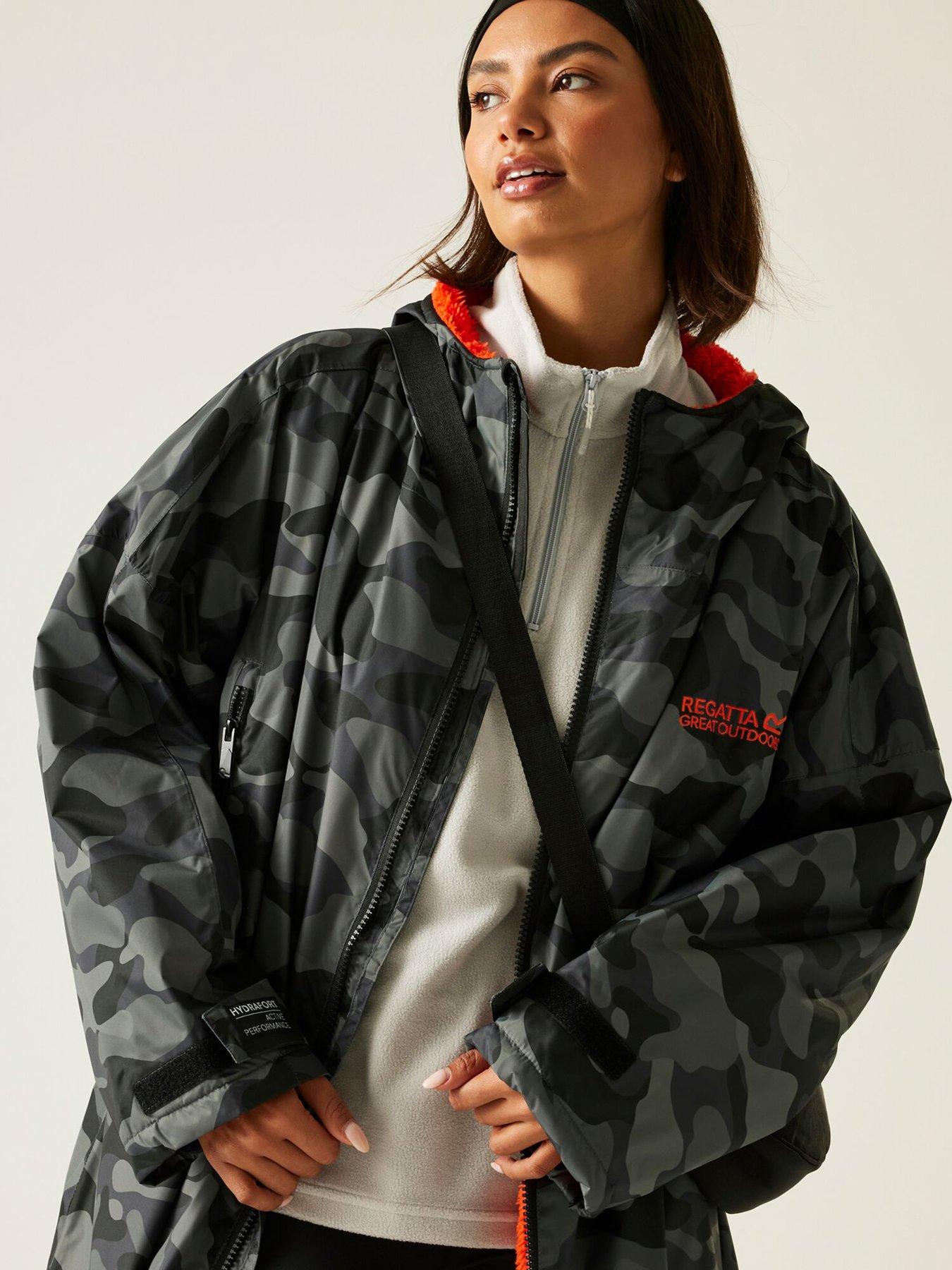 Image 4 of 6 of Regatta Adults Unisex Waterproof Changing Robe - Grey Camo