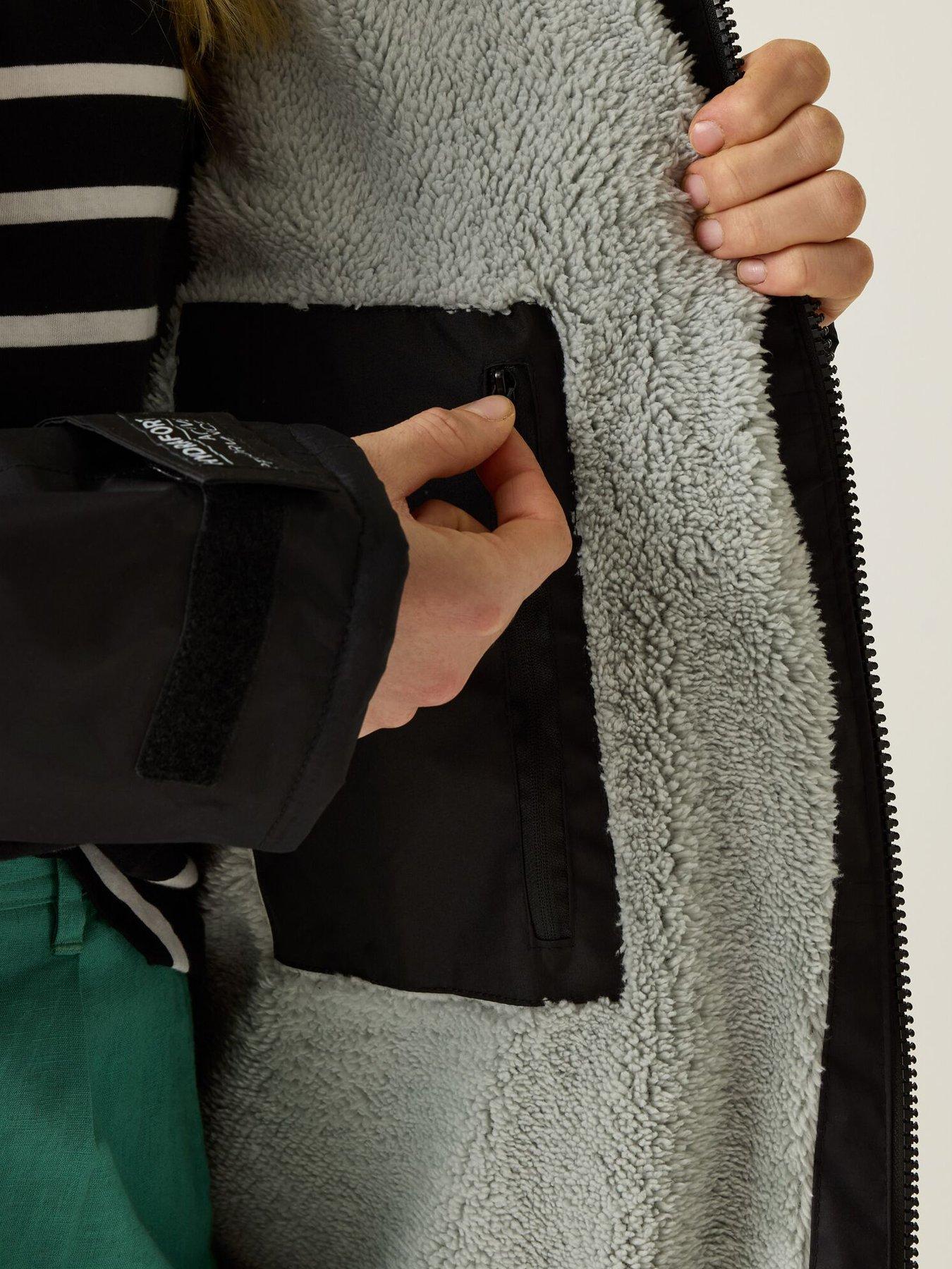 Image 6 of 7 of Regatta Unisex Changing Robe - Black