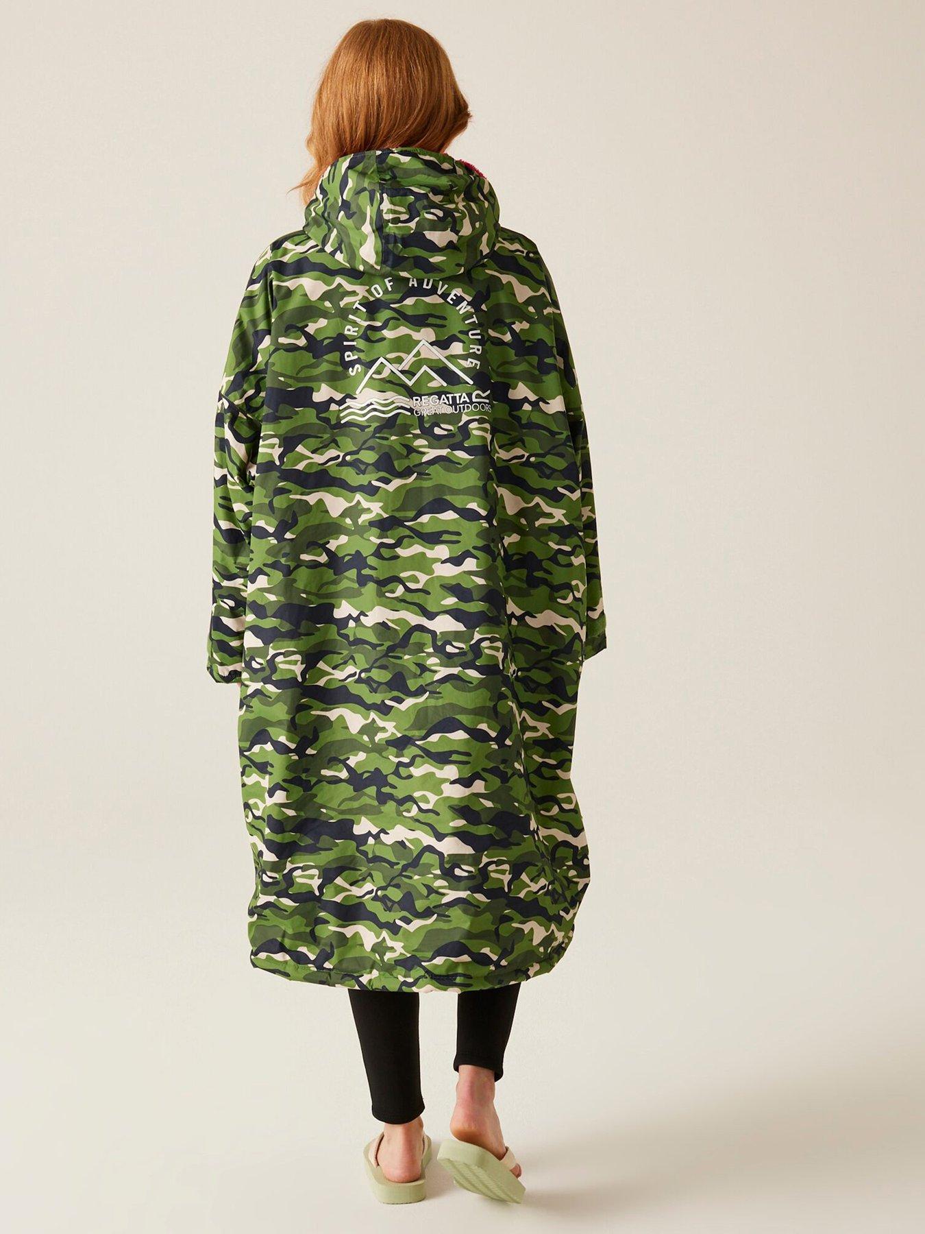 Image 2 of 6 of Regatta Unisex Waterproof Changing Robe - Camo Green