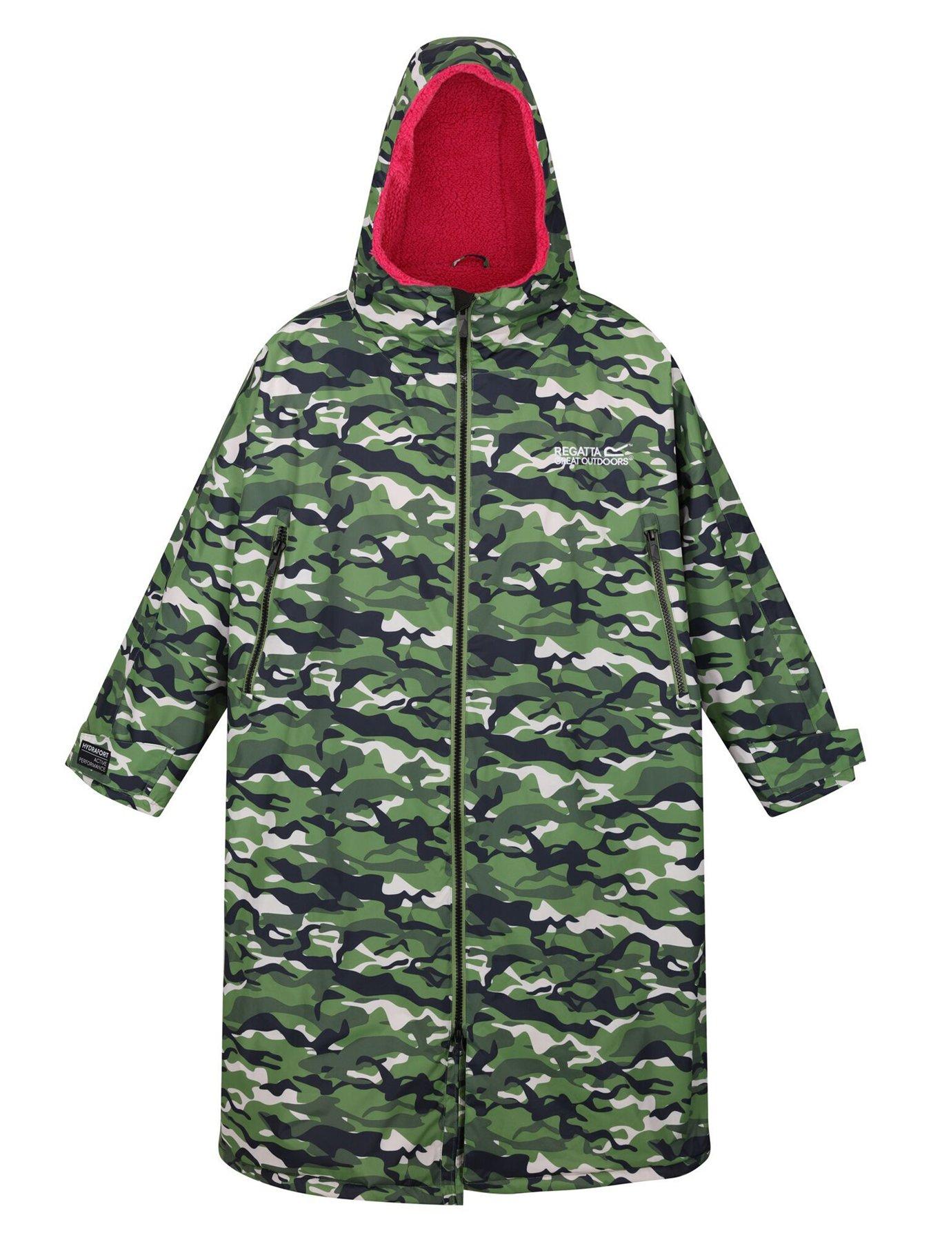 Image 4 of 6 of Regatta Unisex Waterproof Changing Robe - Camo Green
