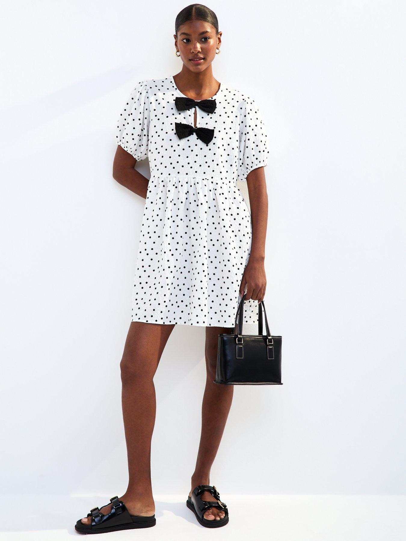 ワンピース Polka Dot Side Bow Pleated Dress/white New Look White Bow Front Polka Dot Crinkle Texture Mini Dress | Very