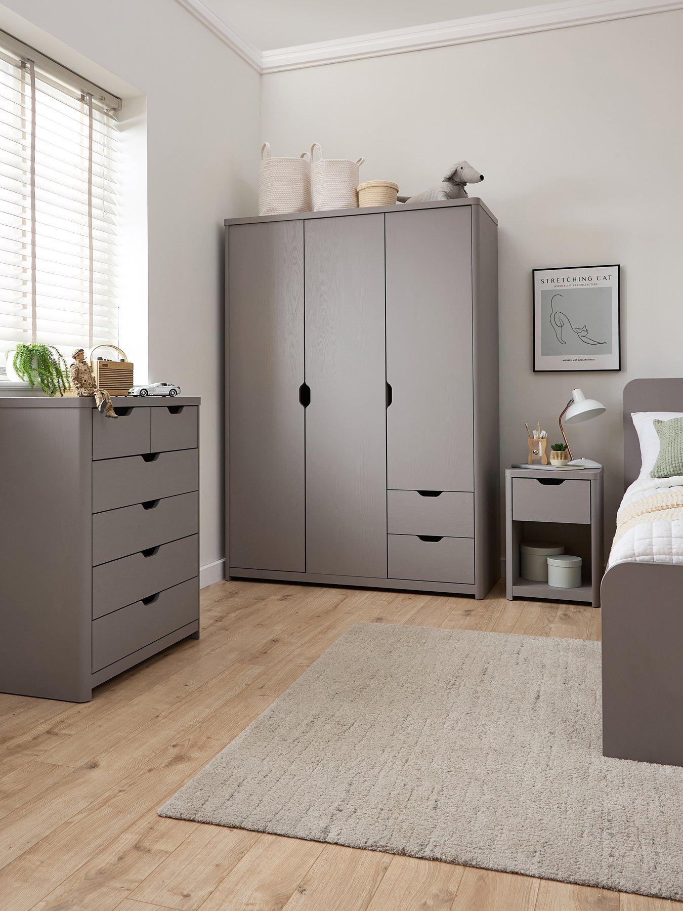 undefined Aspen 3 Piece Package - 3 Door, 2 Drawer Wardrobe, 4 + 2 Chest and Bedside Table - Grey Oak