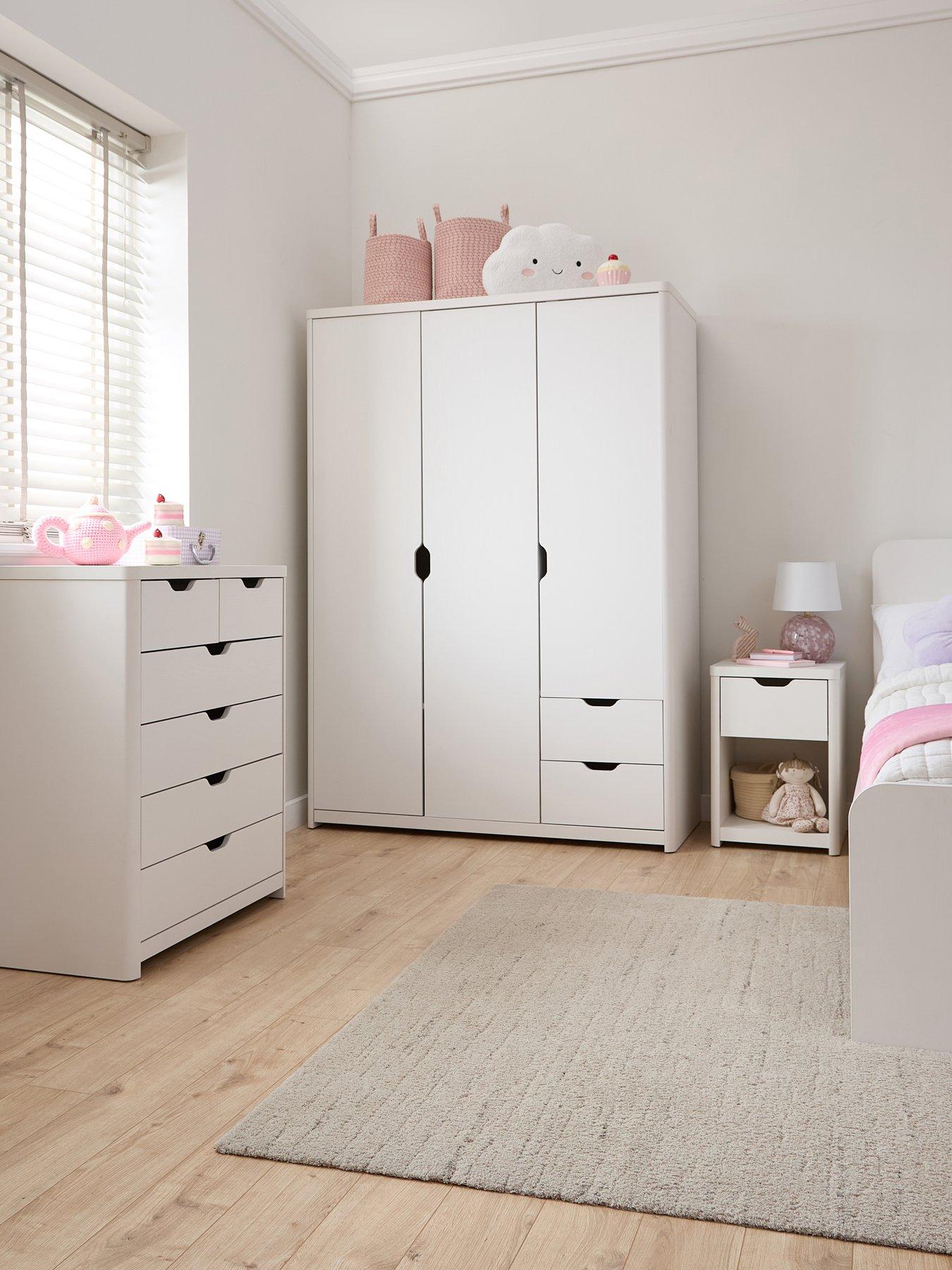 undefined Aspen 3 Piece Package - 3 Door, 2 Drawer Wardrobe, 4 + 2 Chest and Bedside Table - White Oak